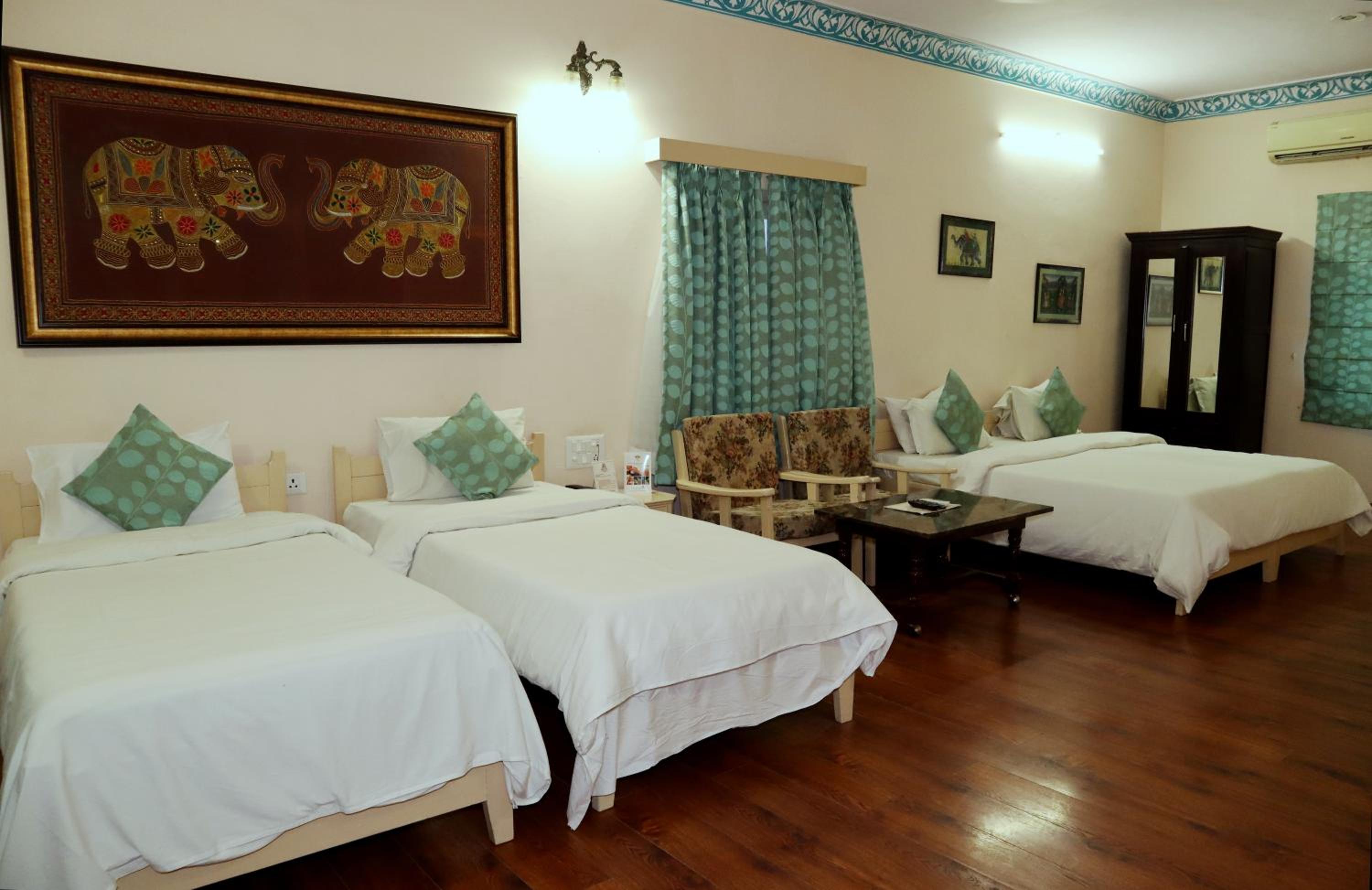 Classic Quadruple Room -  Includes free pickup from airport/ train station / bus station via tuk-tuk, & a dedicated travel desk to assist with local sightseeing tours, intercity travel arrangements & activities. - Photo 10