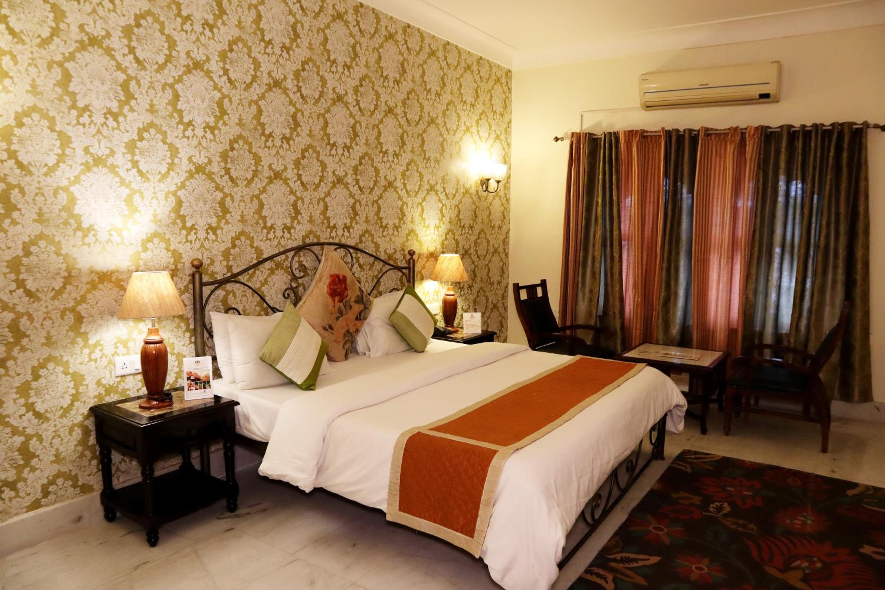 Junior Suite – Includes free pickup from airport/ train station / bus station via tuk-tuk, & a dedicated travel desk to assist with local sightseeing tours, intercity travel arrangements & activities. - Photo 22
