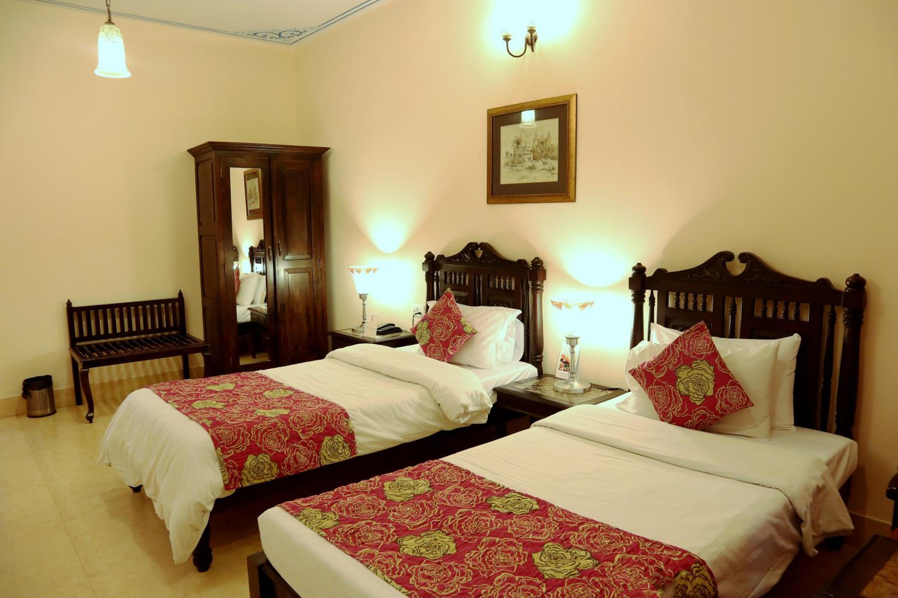 Junior Suite – Includes free pickup from airport/ train station / bus station via tuk-tuk, & a dedicated travel desk to assist with local sightseeing tours, intercity travel arrangements & activities. - Photo 7