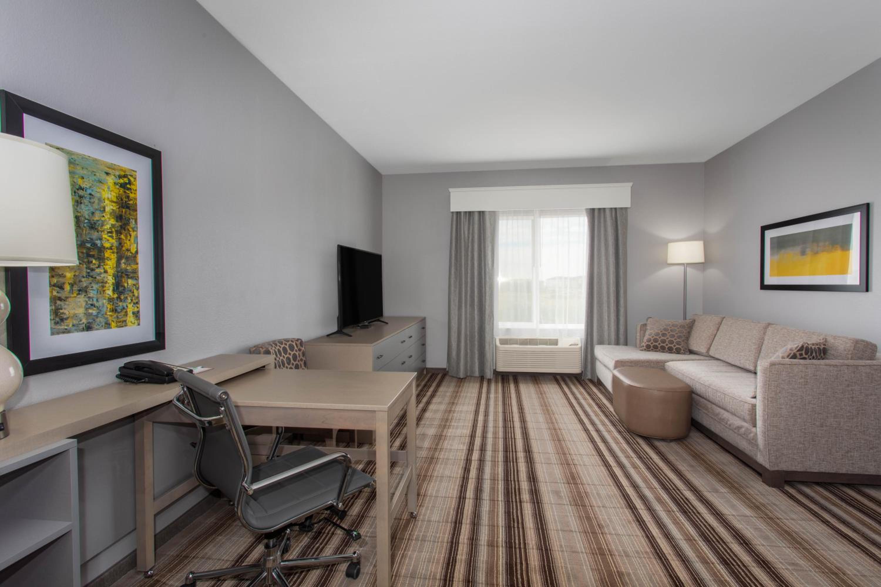 1 Queen Bed, One-Bedroom, Suite, Non-Smoking - Photo 18