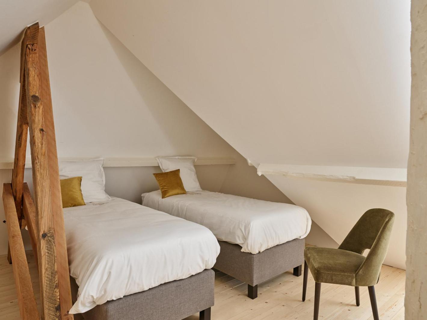 Deluxe Family Room - Photo 8