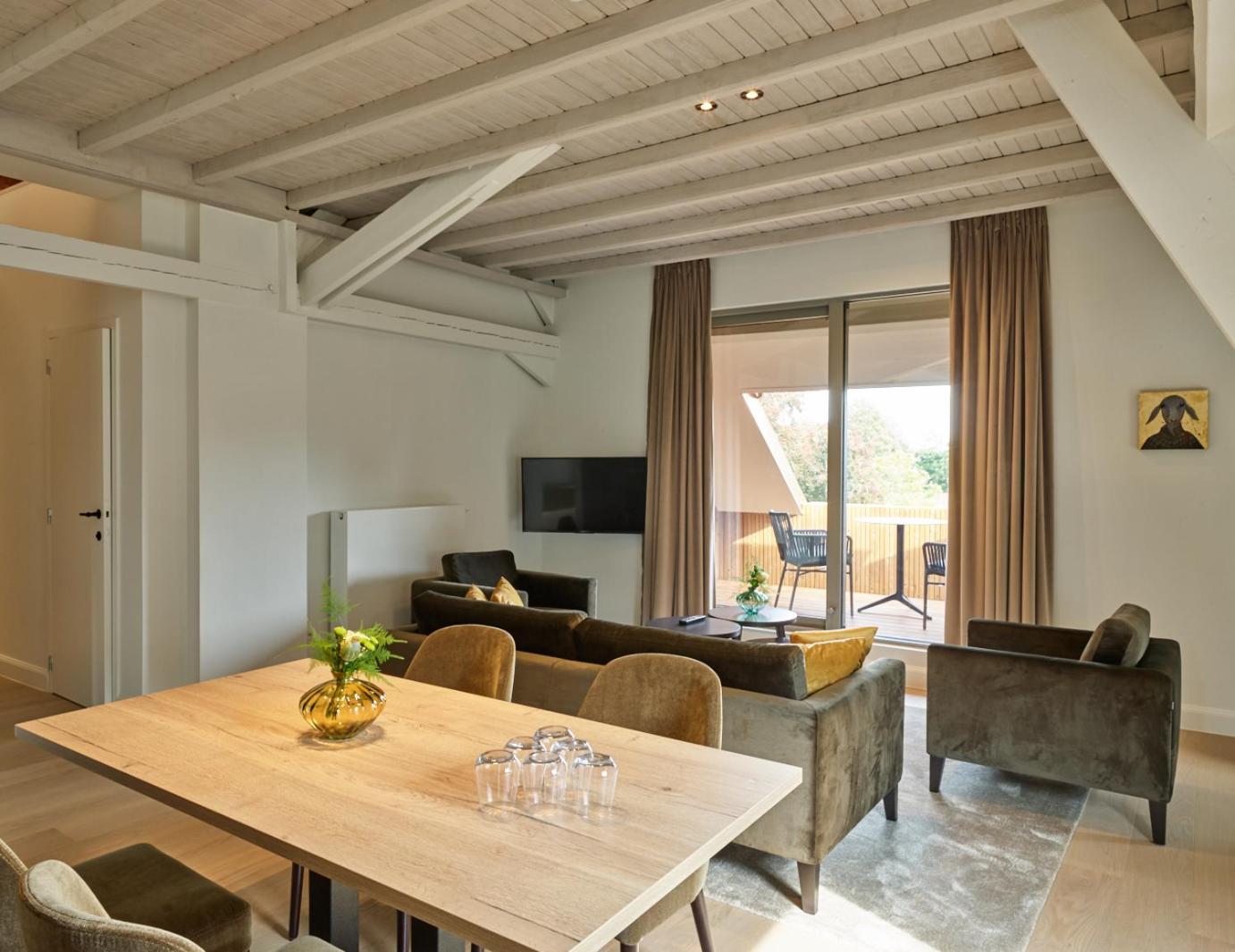 Deluxe Family Room - Photo 1