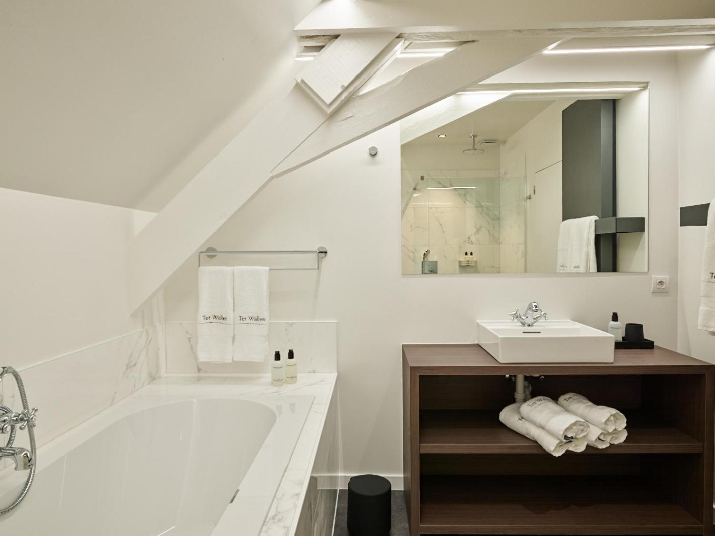 Deluxe Family Room - Photo 9