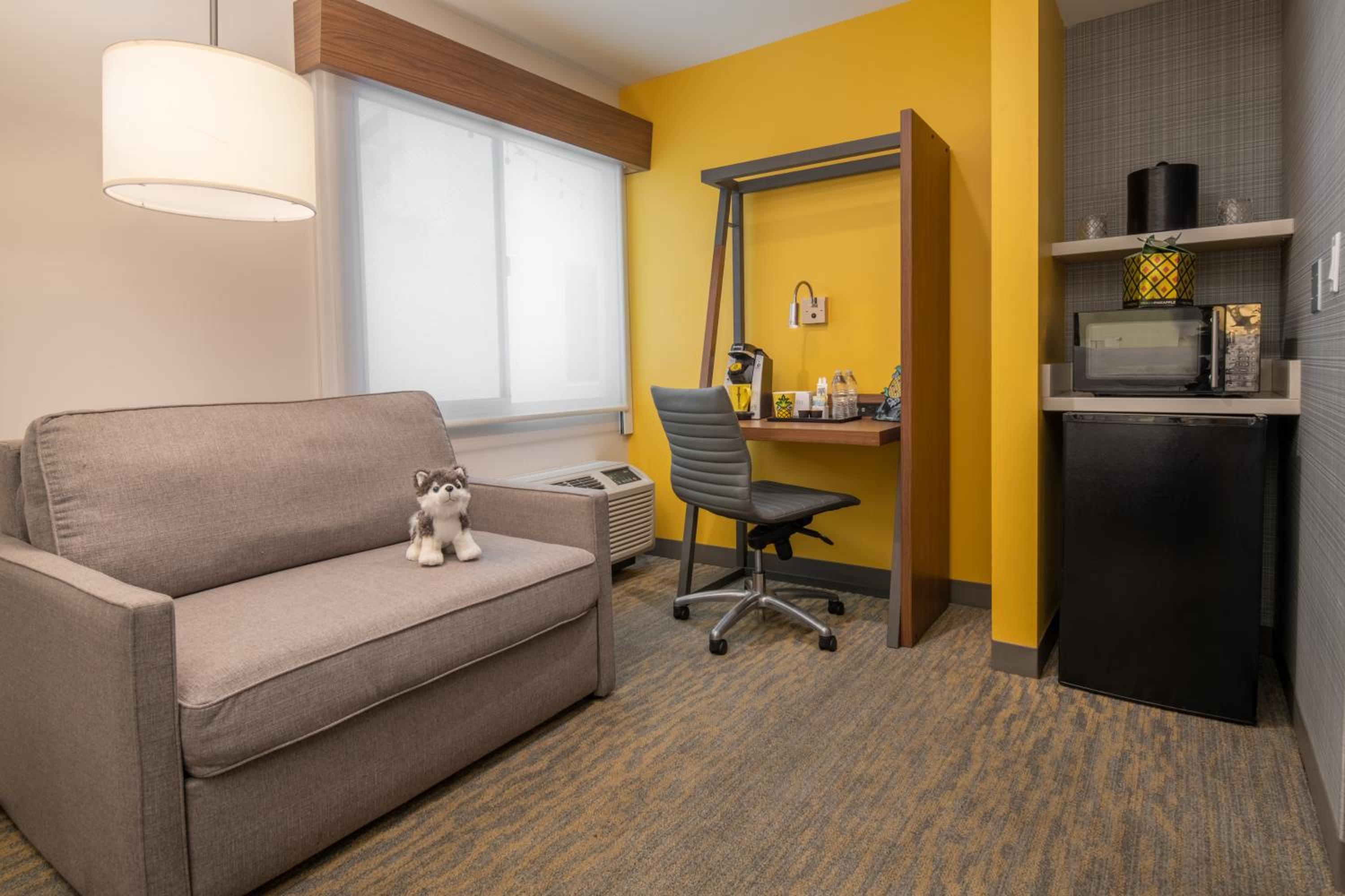 Z Double Queen Suite Mobility Accessible w/Tub