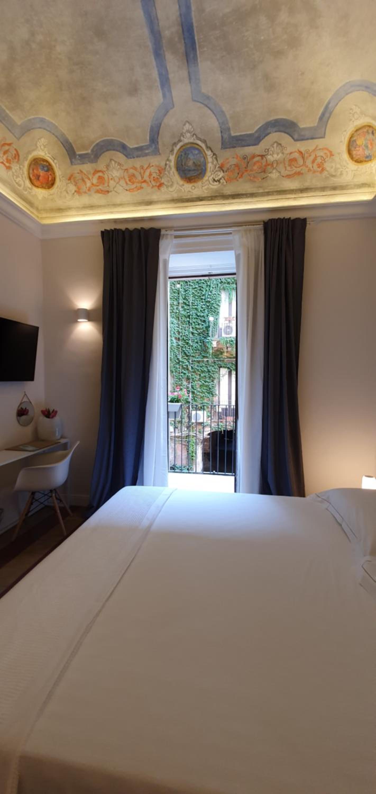 Queen Room with Balcony photo 2
