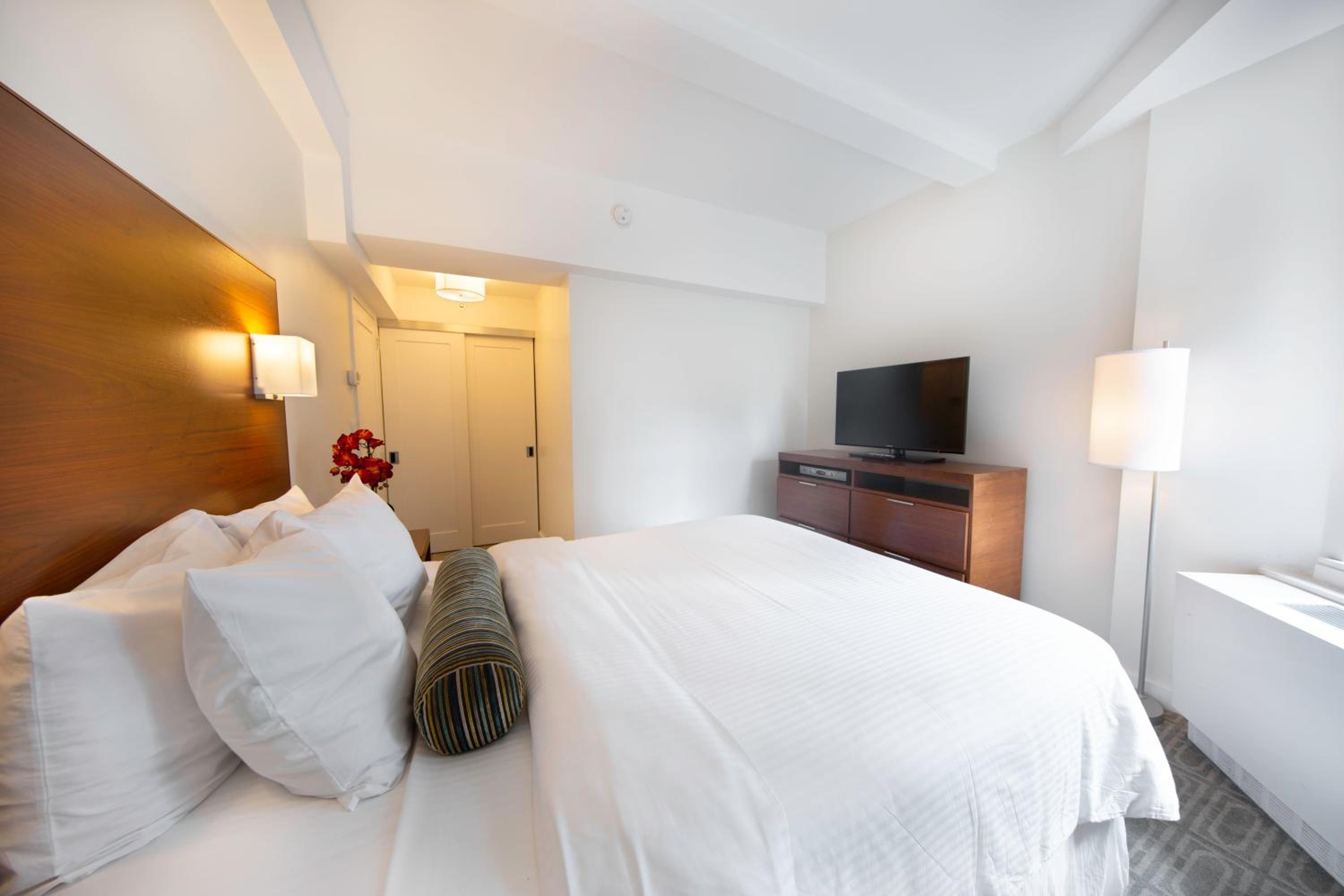 3 Queen Beds, Three-Bedroom Apartment, Non-Smoking