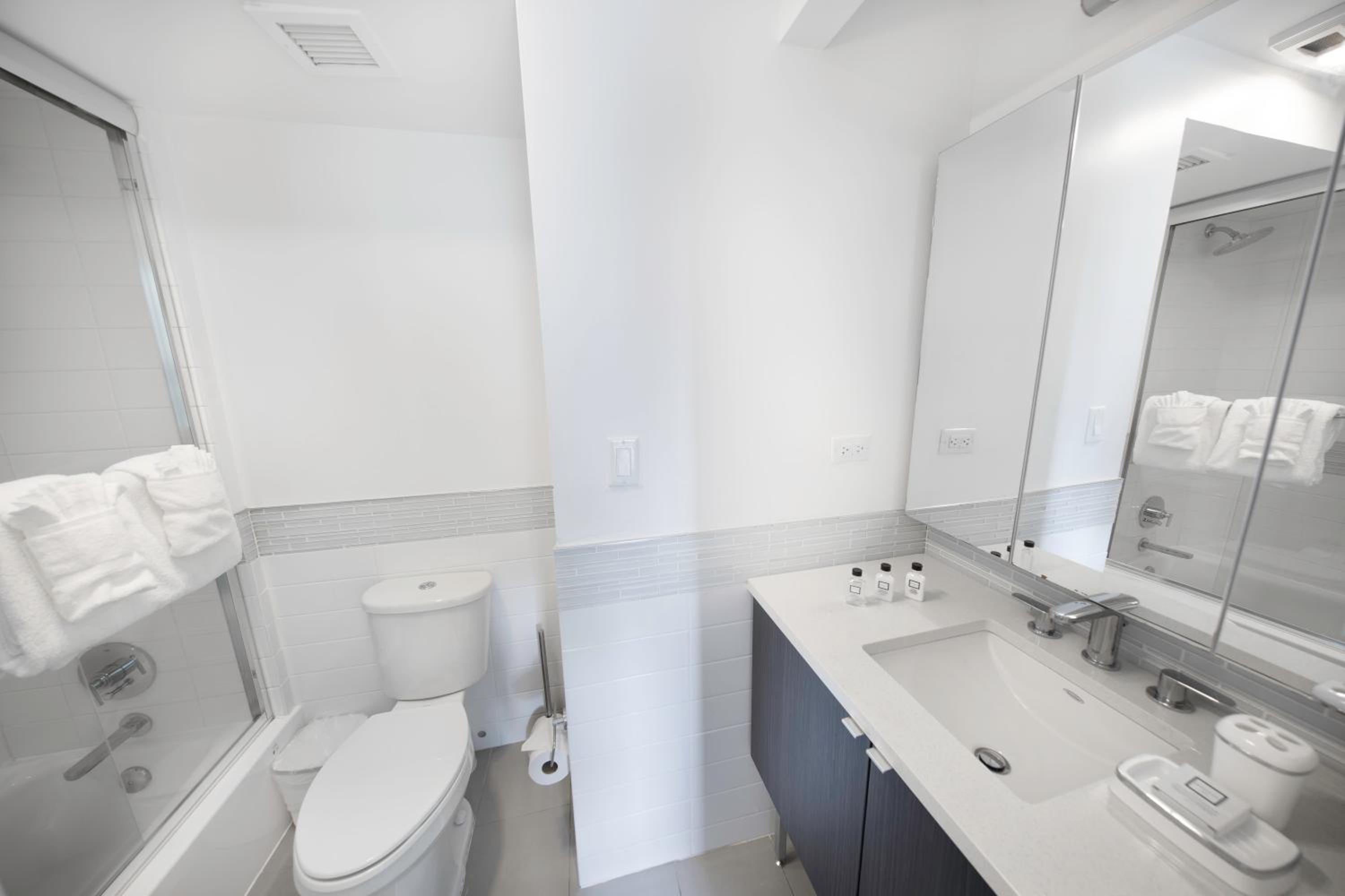3 Queen Beds, Three-Bedroom Apartment, Non-Smoking