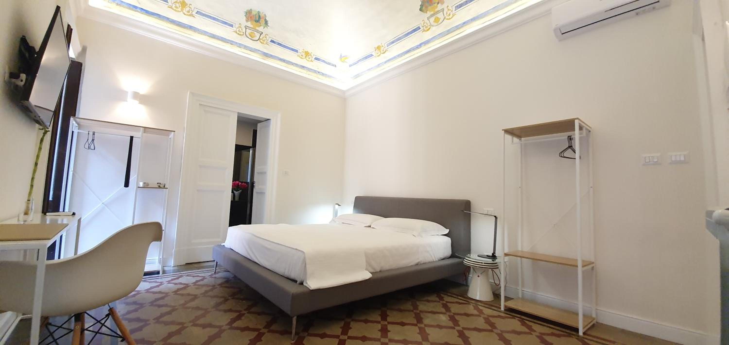 King Suite with Balcony photo 1