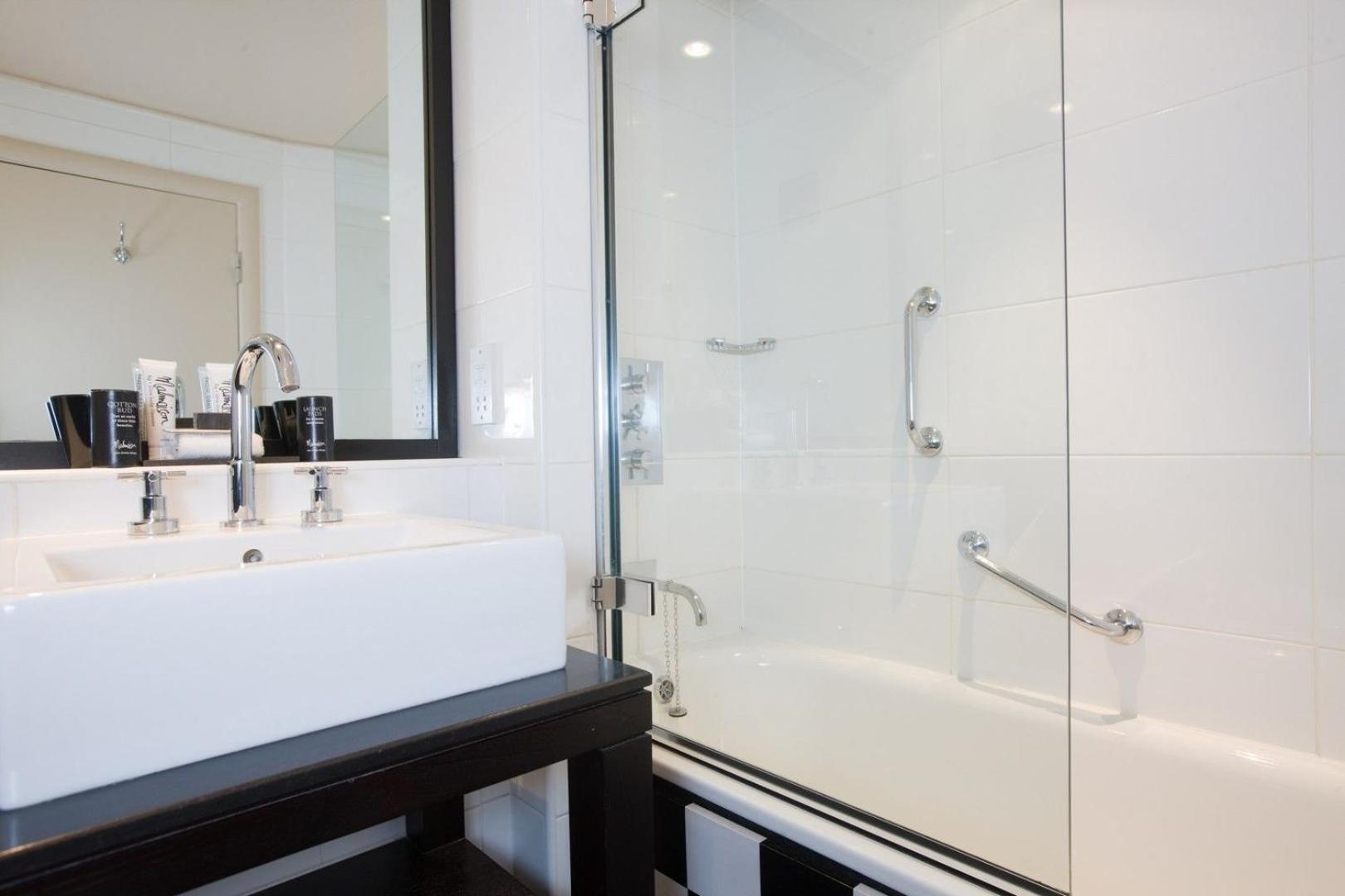 Suite - Photo 3