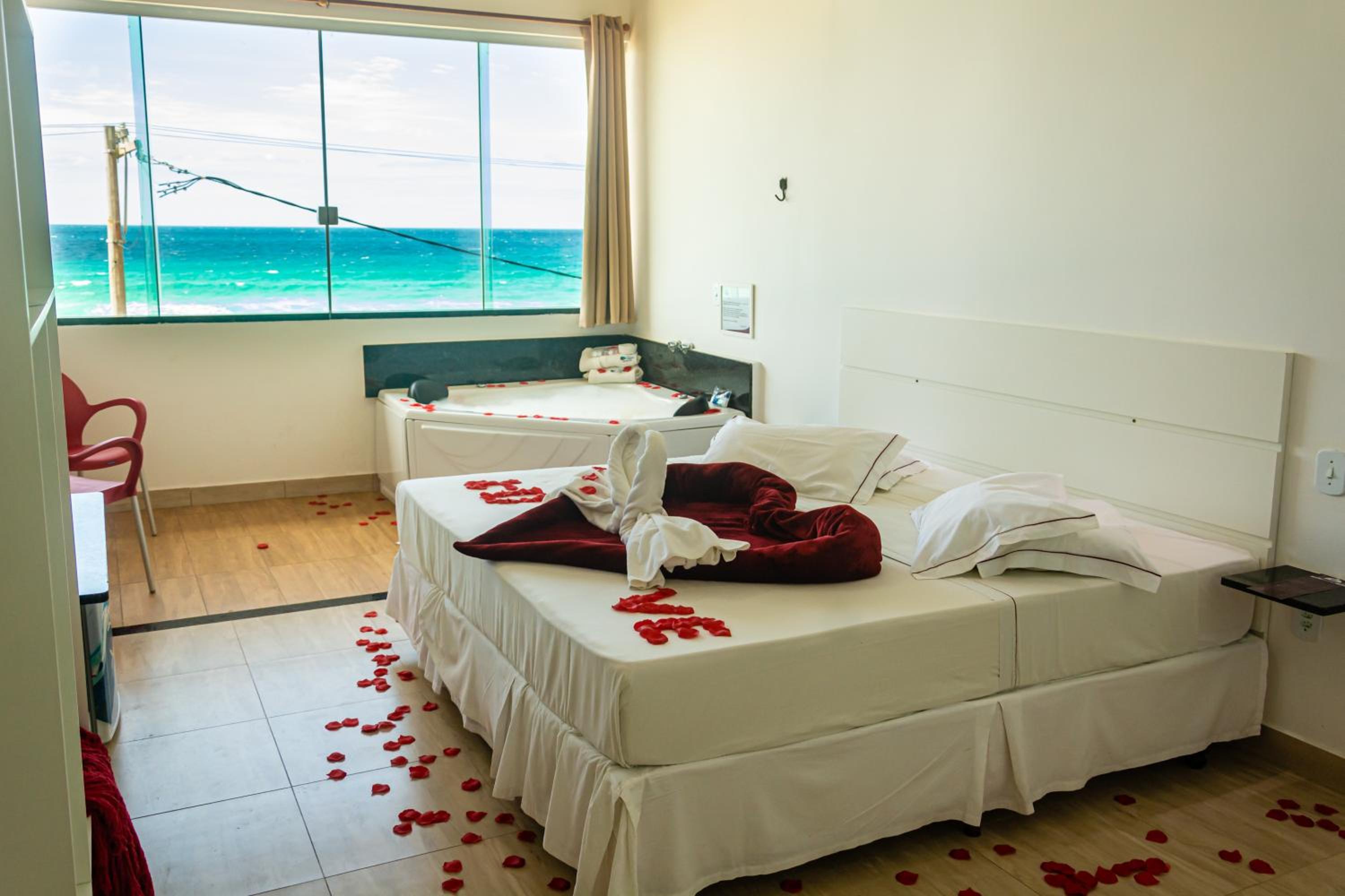 Deluxe Room with Ocean View and Hot Tub - Photo 8