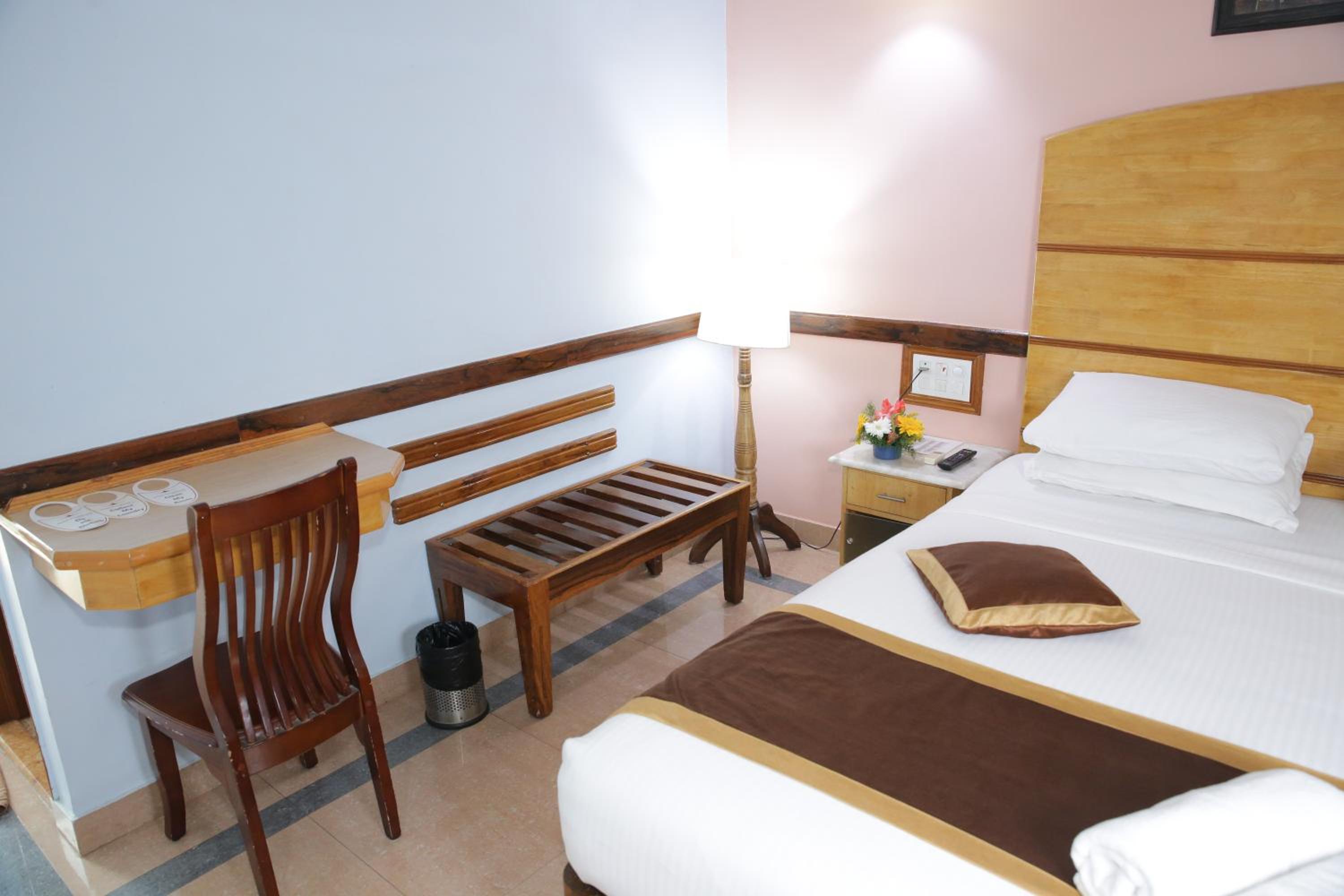 Deluxe Room - Photo 12