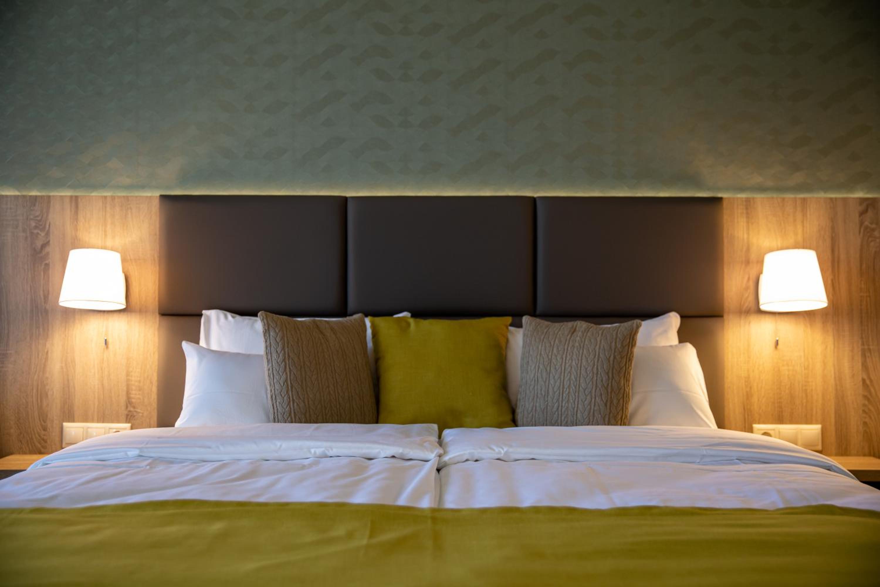 Twin Room with Balcony - Photo 8