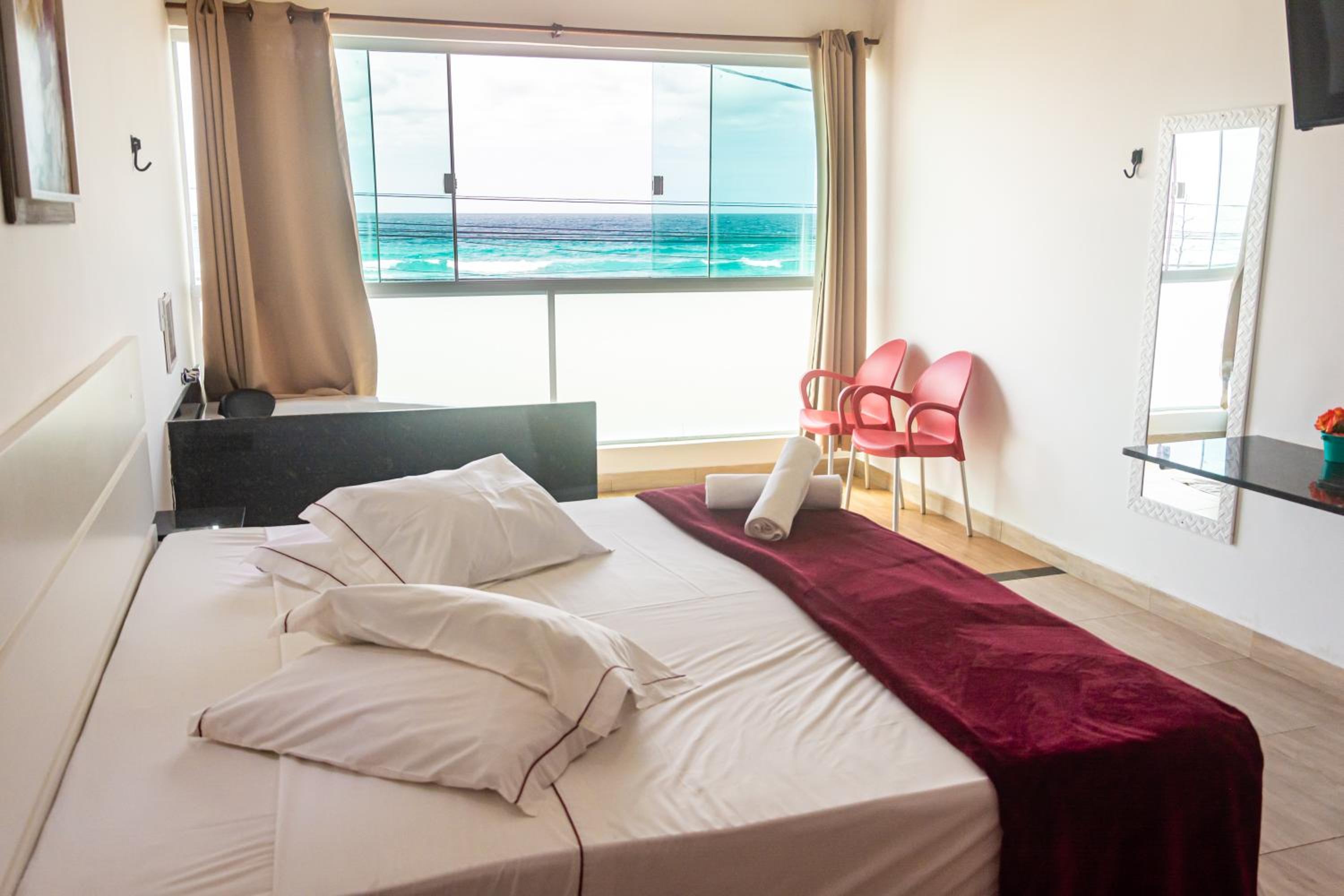 Deluxe Room with Ocean View and Hot Tub - Photo 9