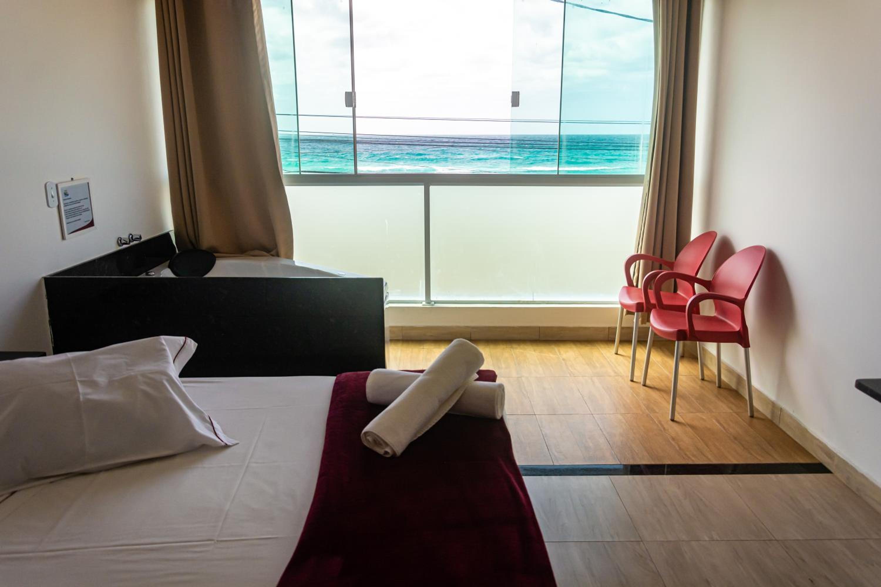 Deluxe Room with Ocean View and Hot Tub - Photo 4