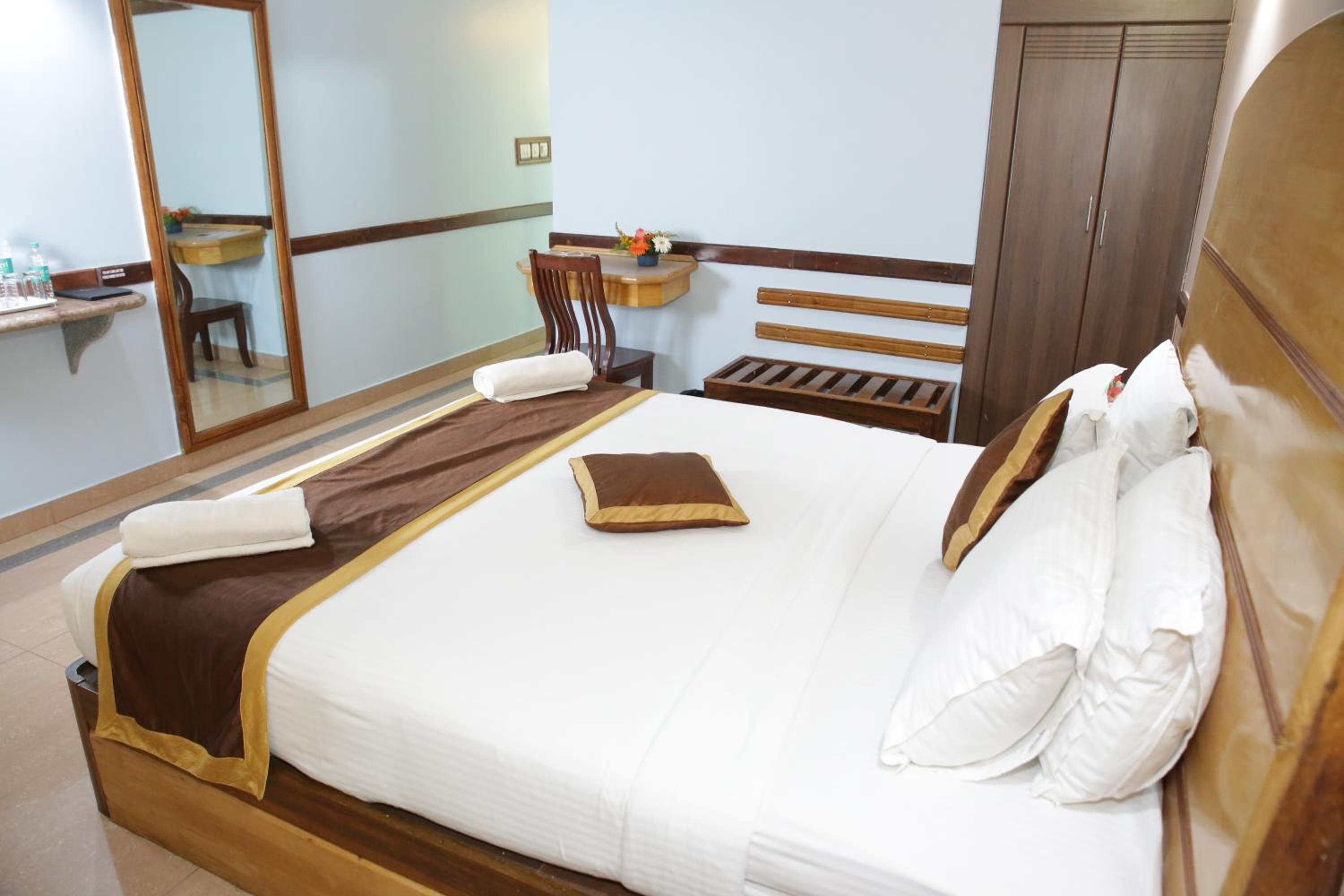 Deluxe Room - Photo 15