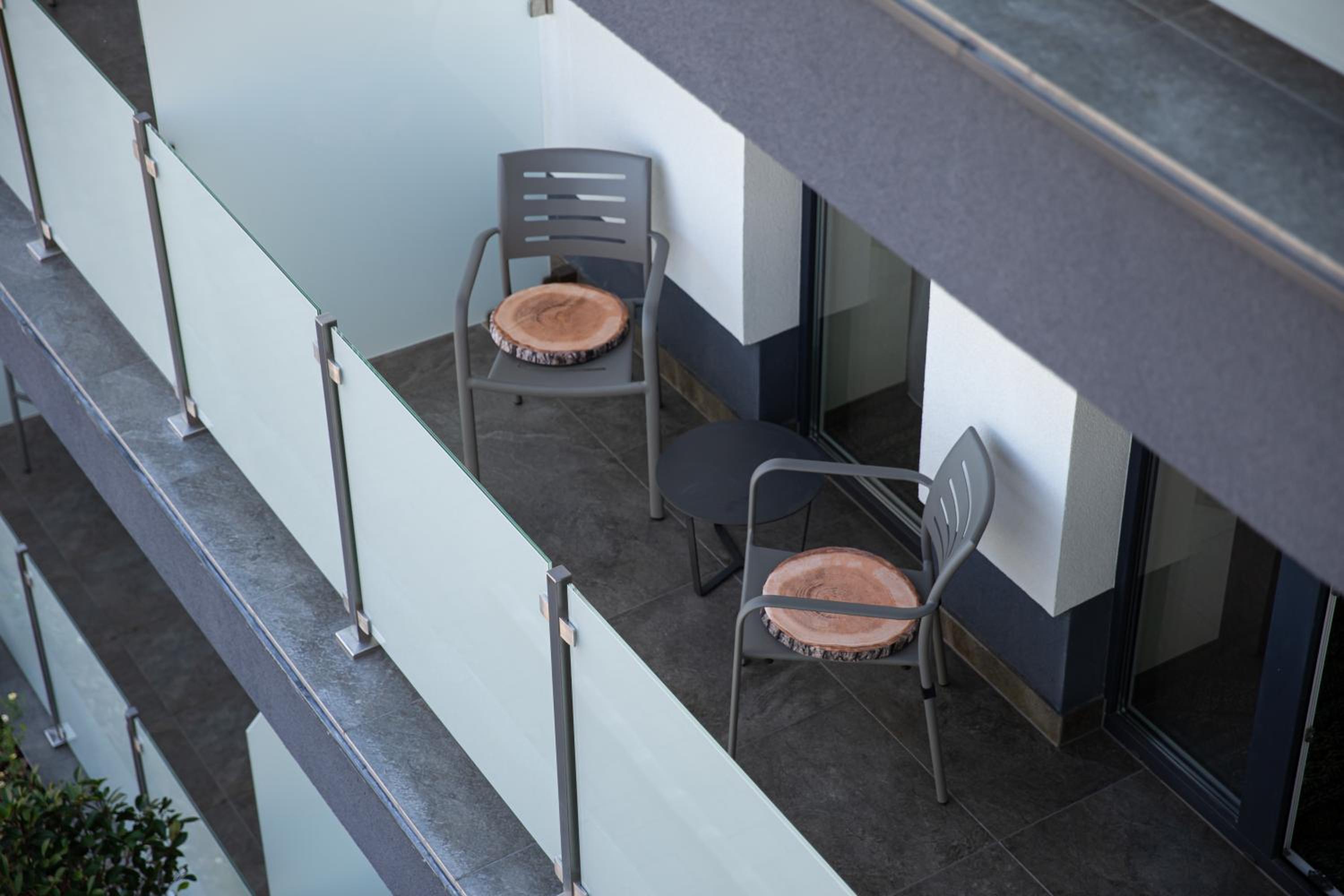 King Room with Balcony - Photo 2