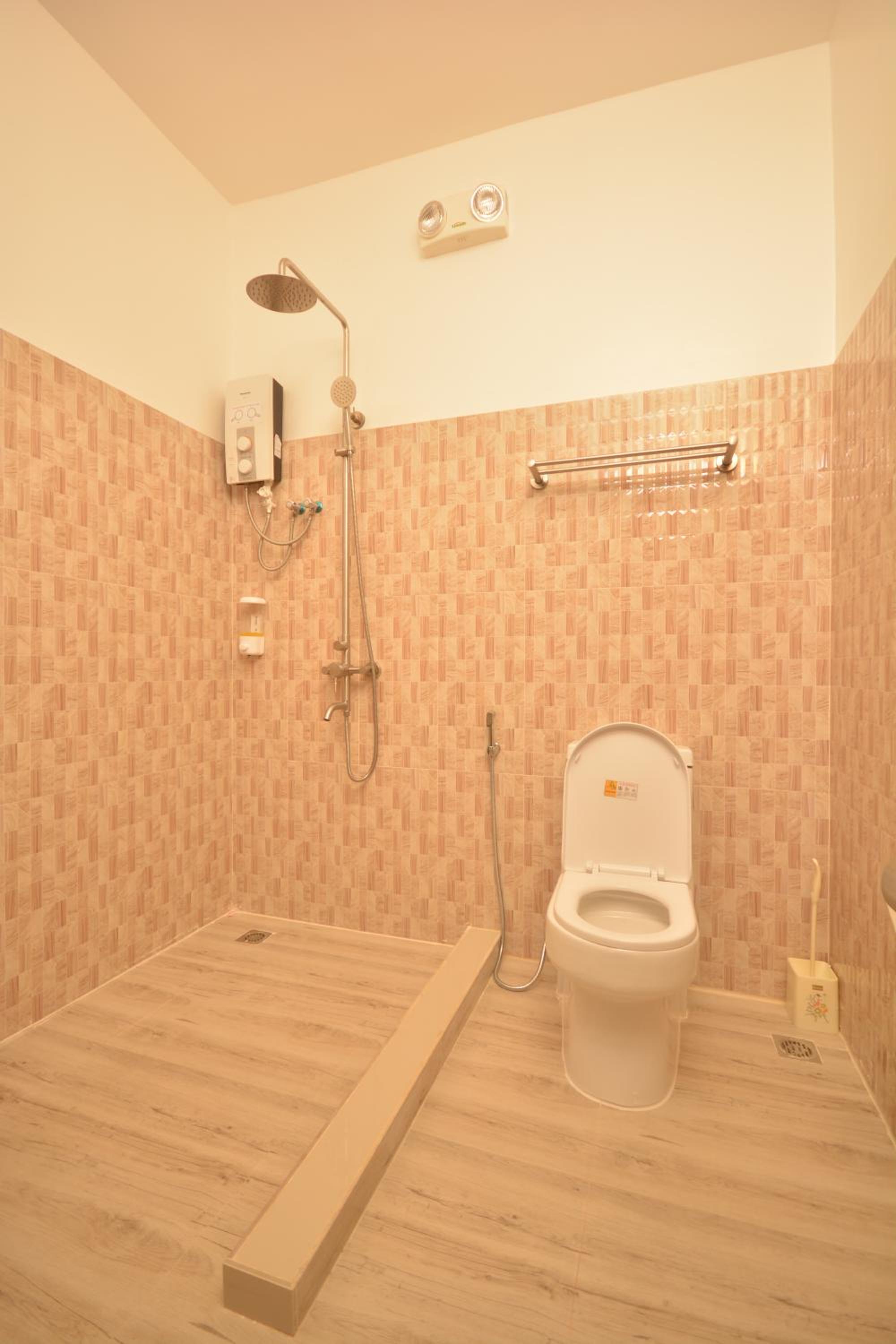 Deluxe Queen Room - Photo 6