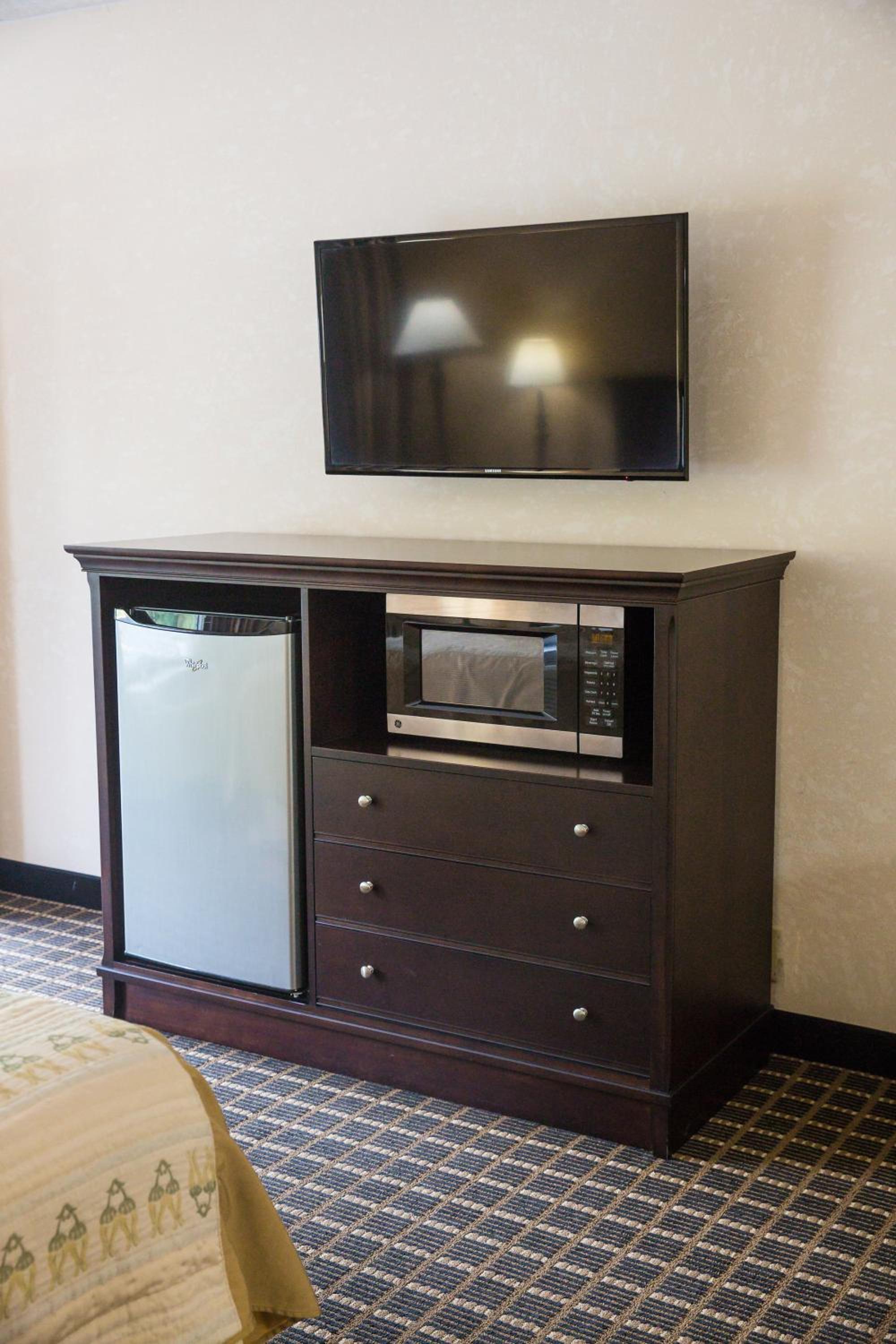 Single King Smoking Guestroom - Photo 1