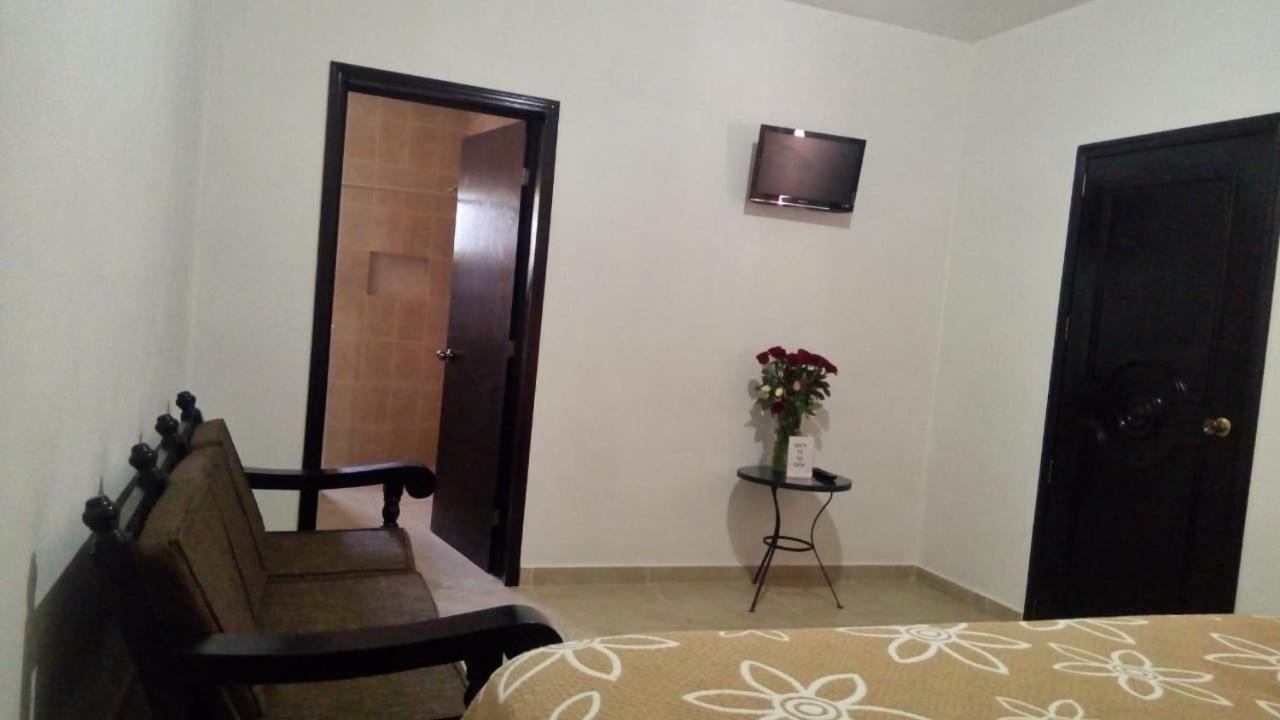 Queen Room photo 1
