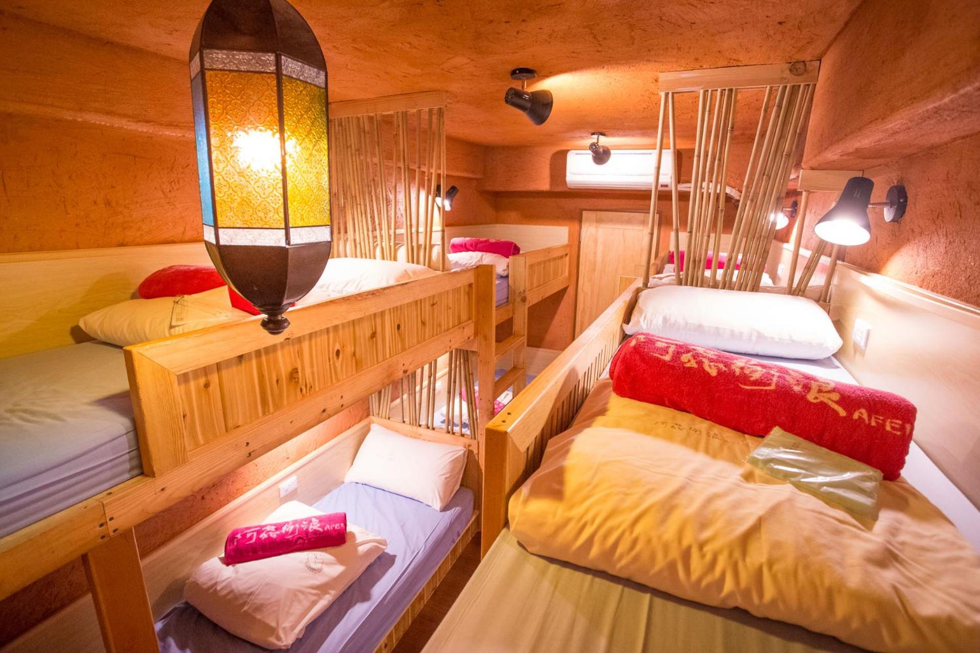 Bed in 8-Bed Mixed Dormitory Room photo 2