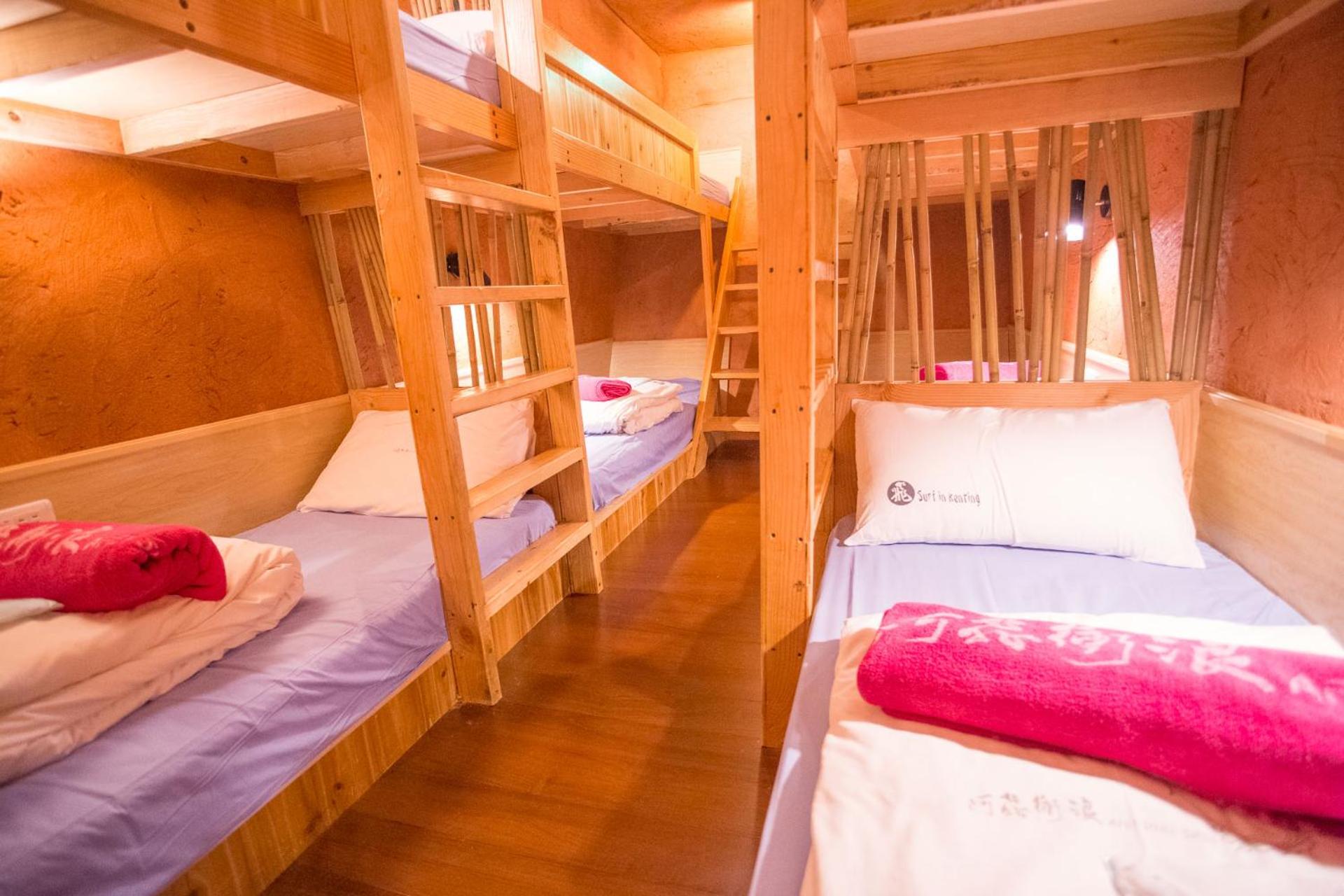 Bed in 8-Bed Mixed Dormitory Room photo 1