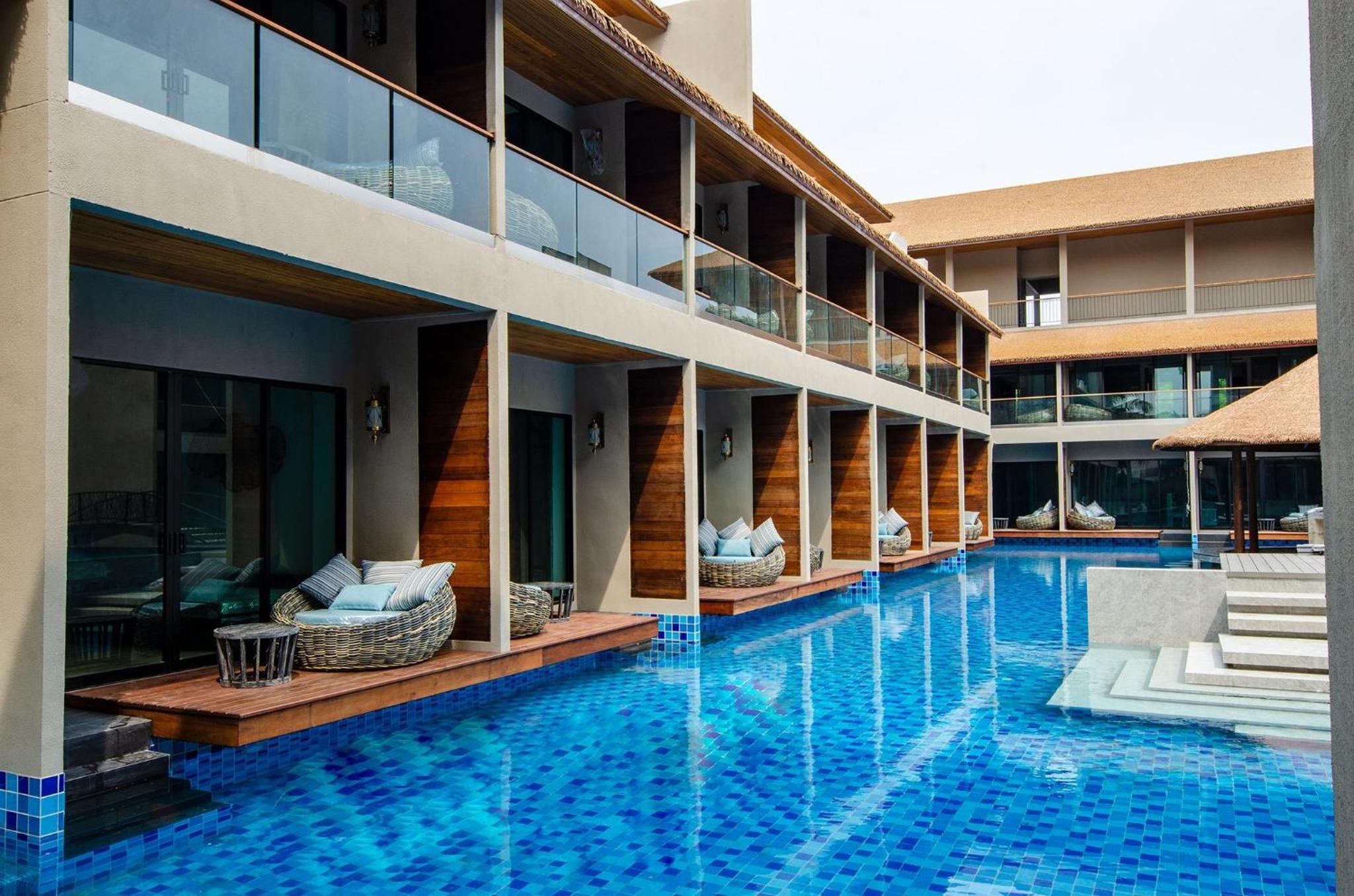 Deluxe Double or Twin Room with Pool View - Photo 8