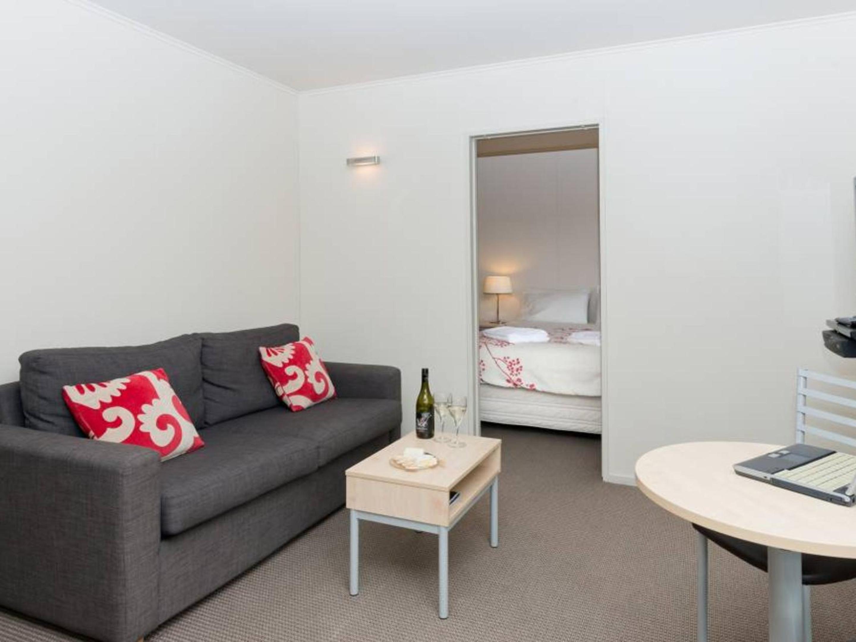One-Bedroom Apartment photo 2