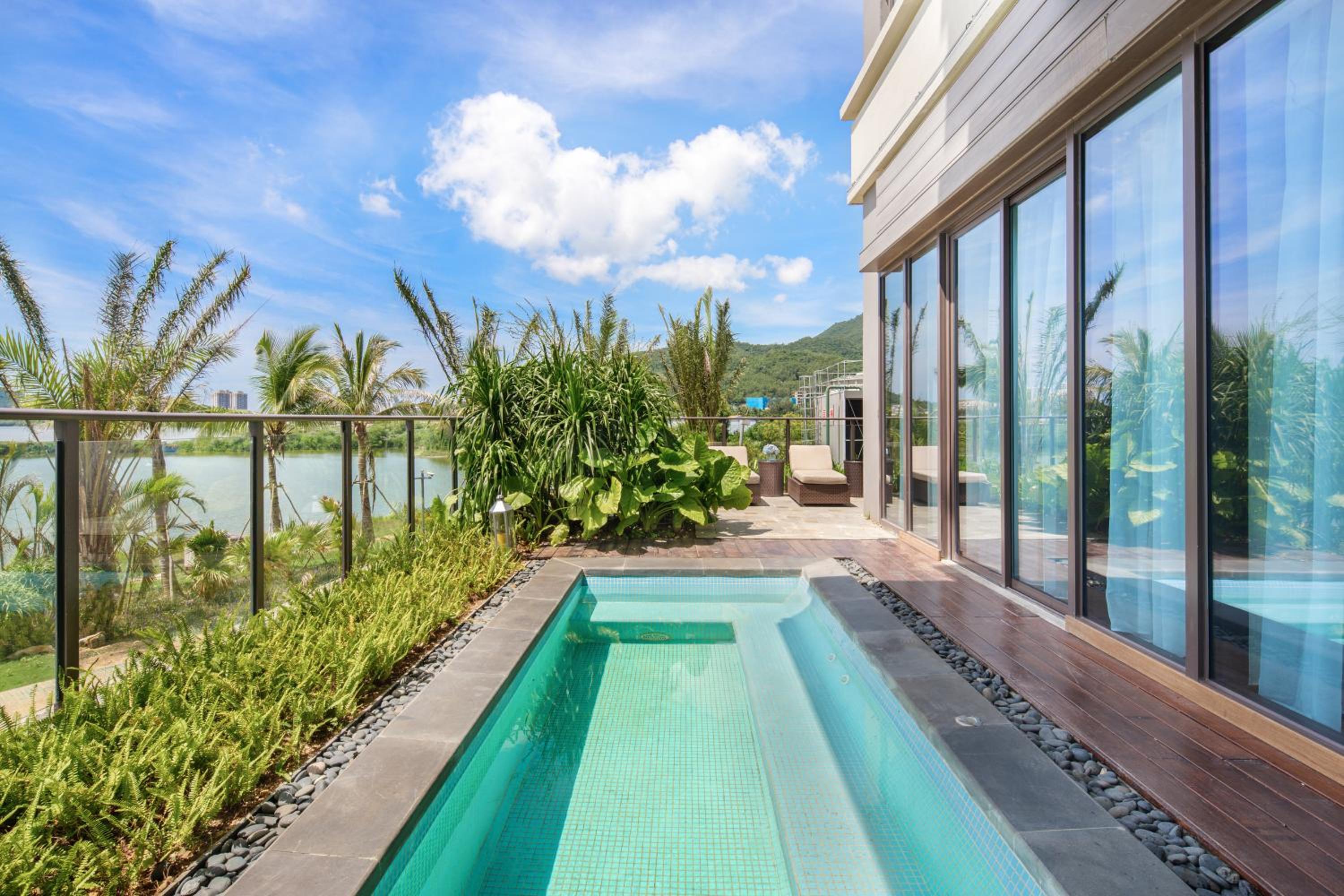 Superior Jacuzzi Villa