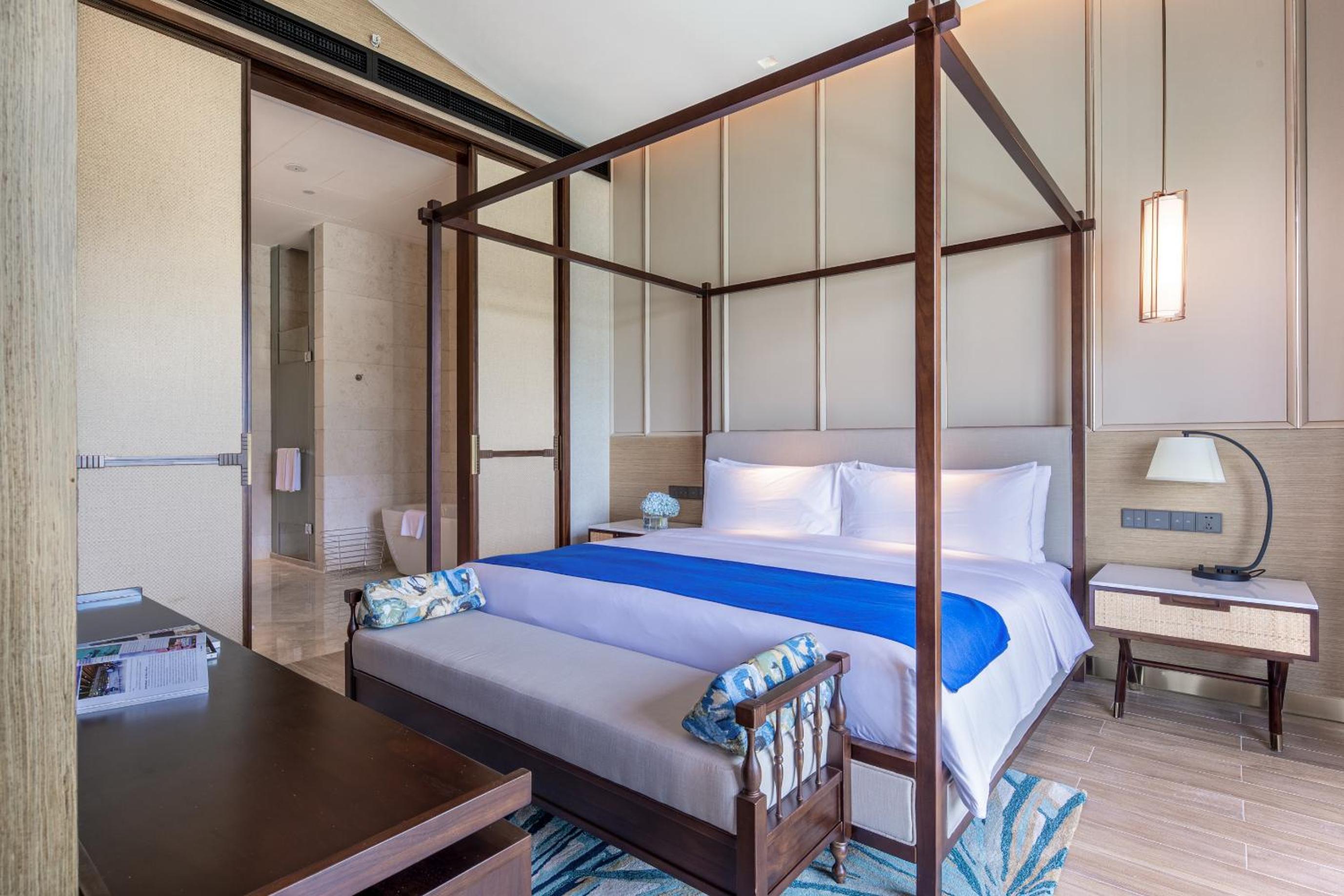 Superior Jacuzzi Villa photo 3