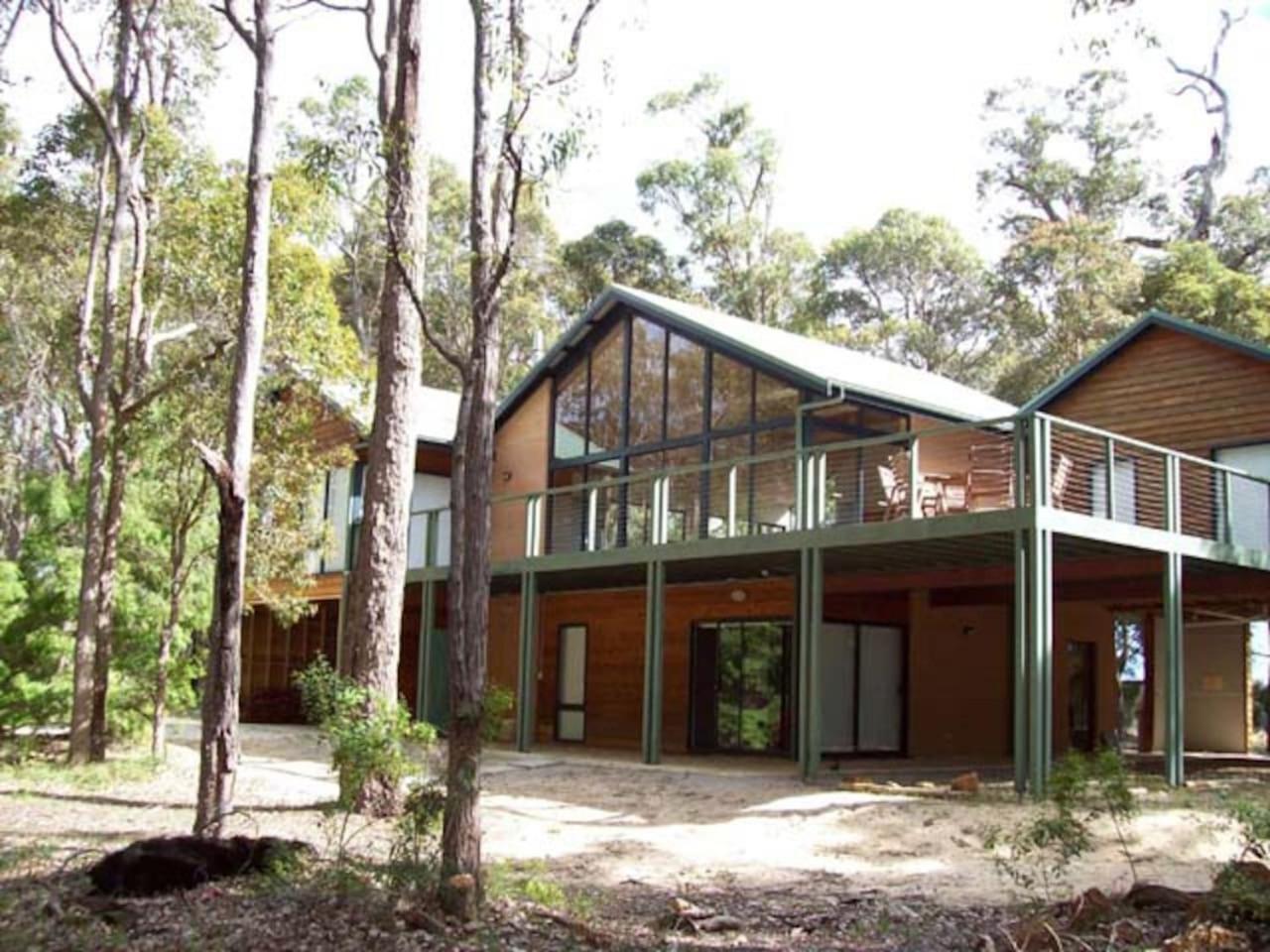 Three-Bedroom House photo 2