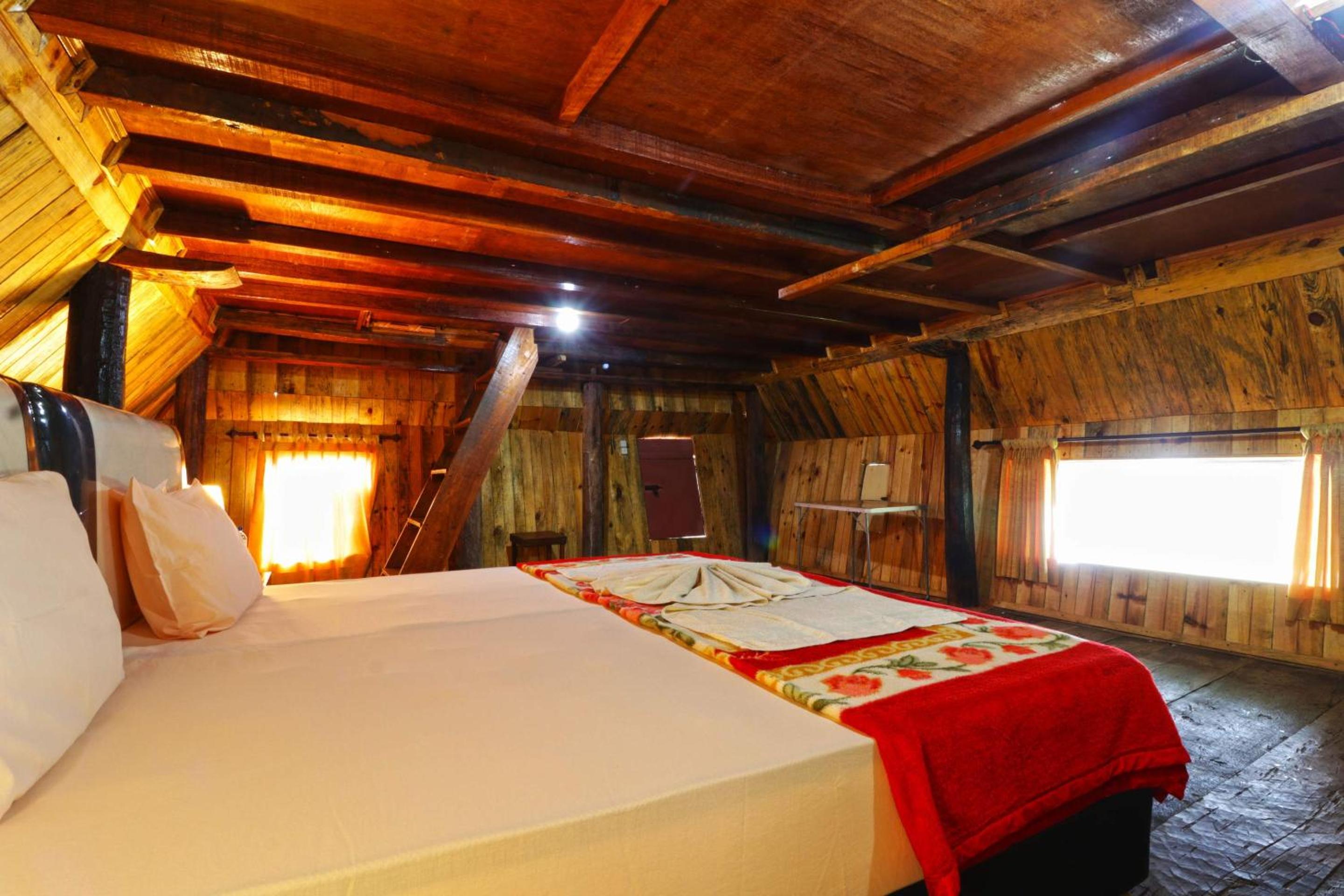 Traditional Batak Bungalow photo 2