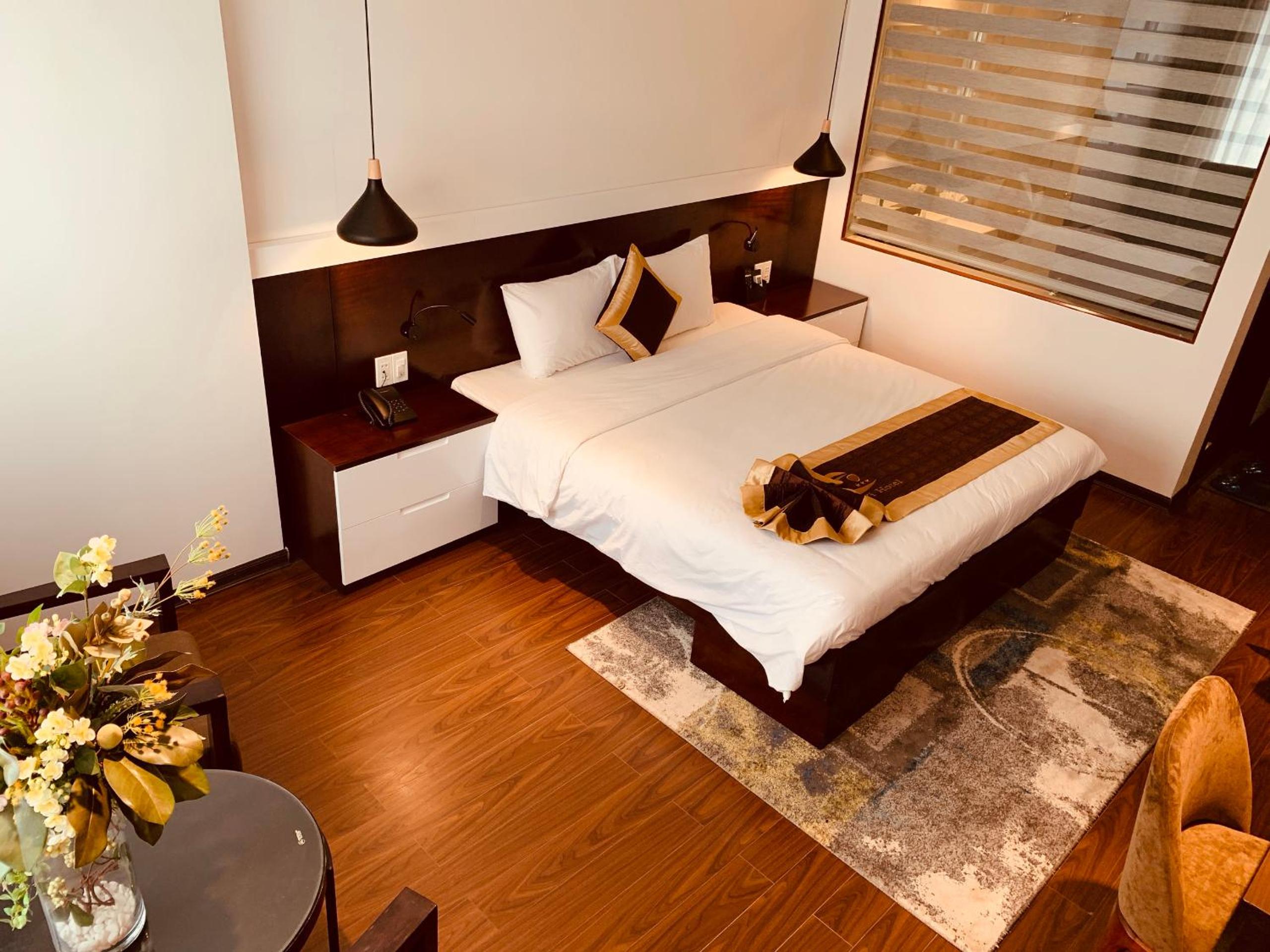 Deluxe King Room photo 2