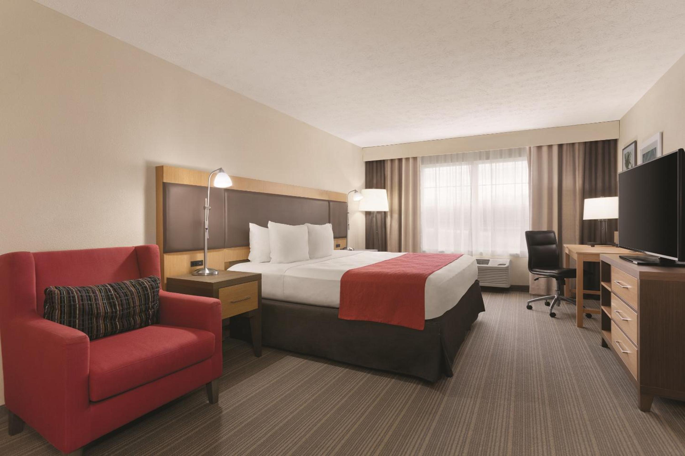 King Suite with Spa Bath photo 2
