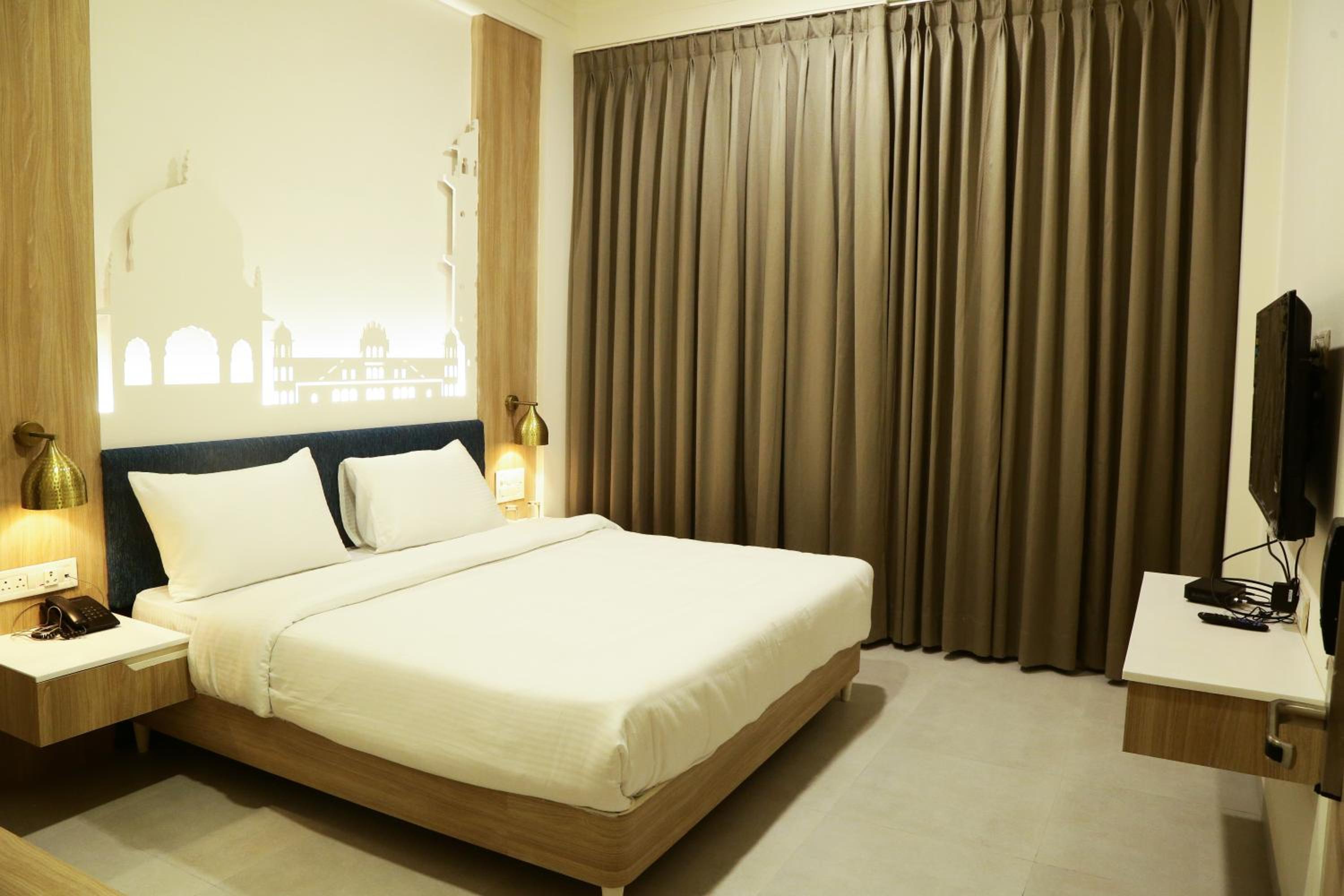 Deluxe Room - Photo 8