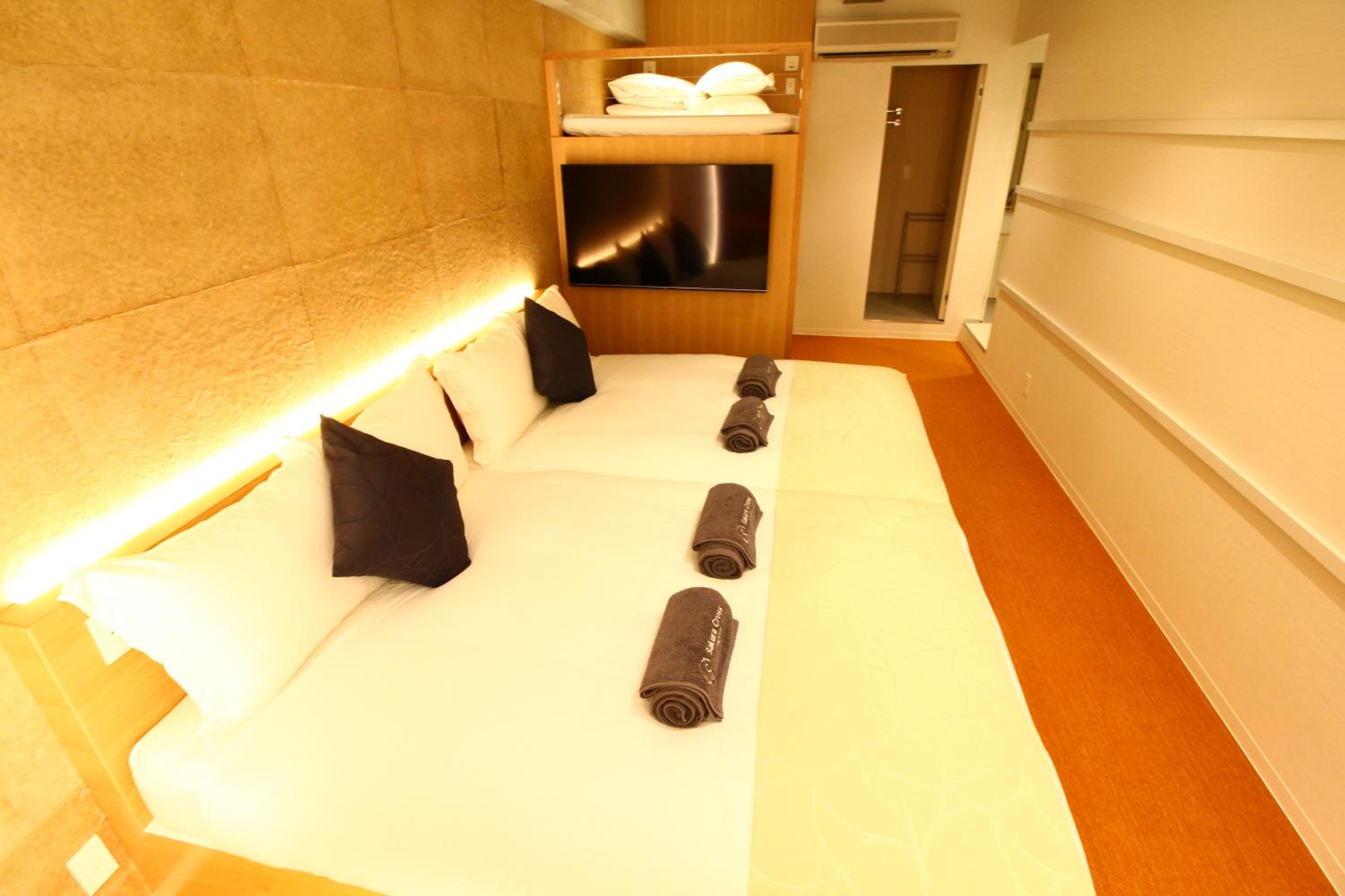 Deluxe Family Room - High Floor photo 3