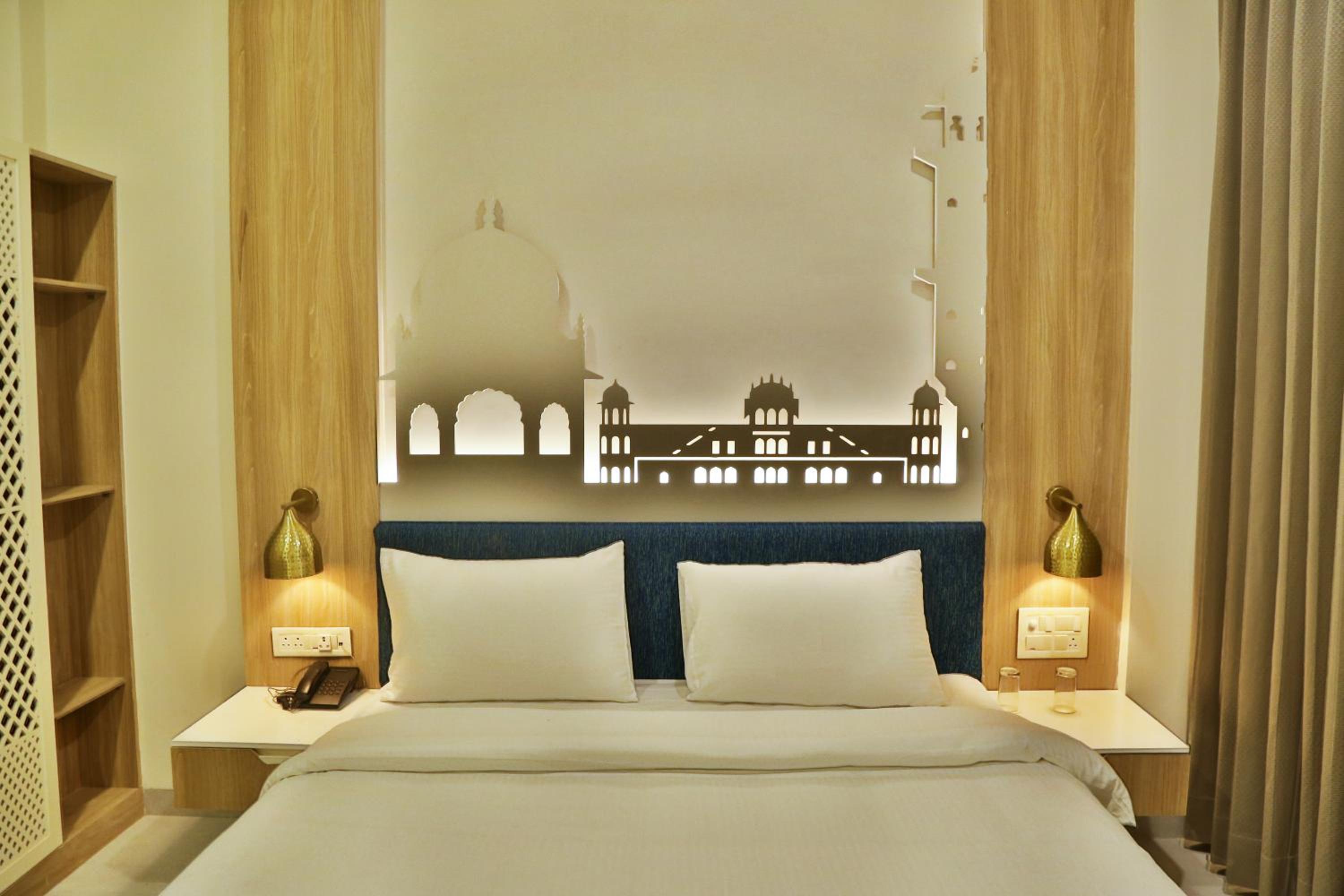 Deluxe Room - Photo 6