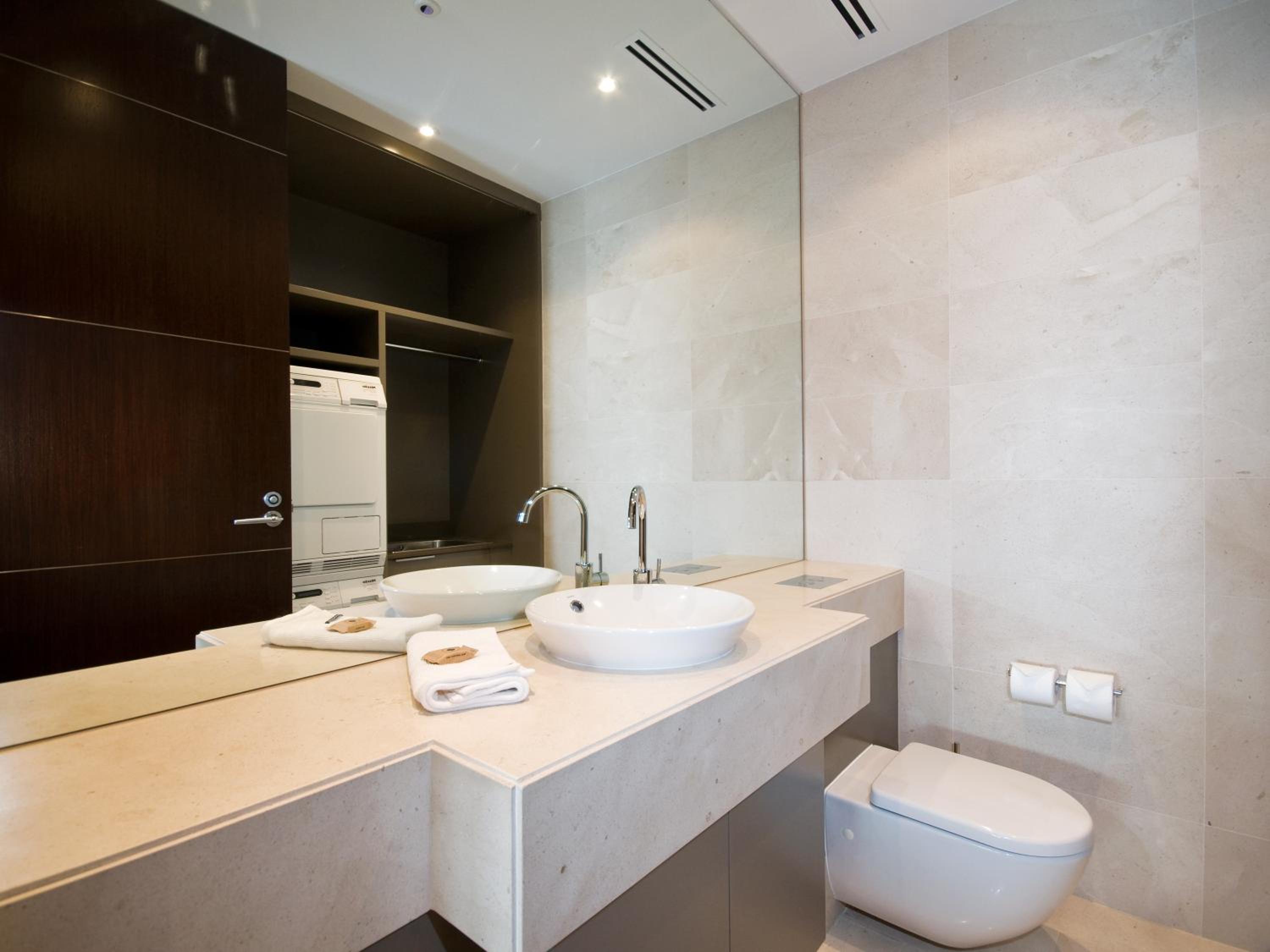 Luxury One-Bedroom Apartment - Pool Level 104 photo 3