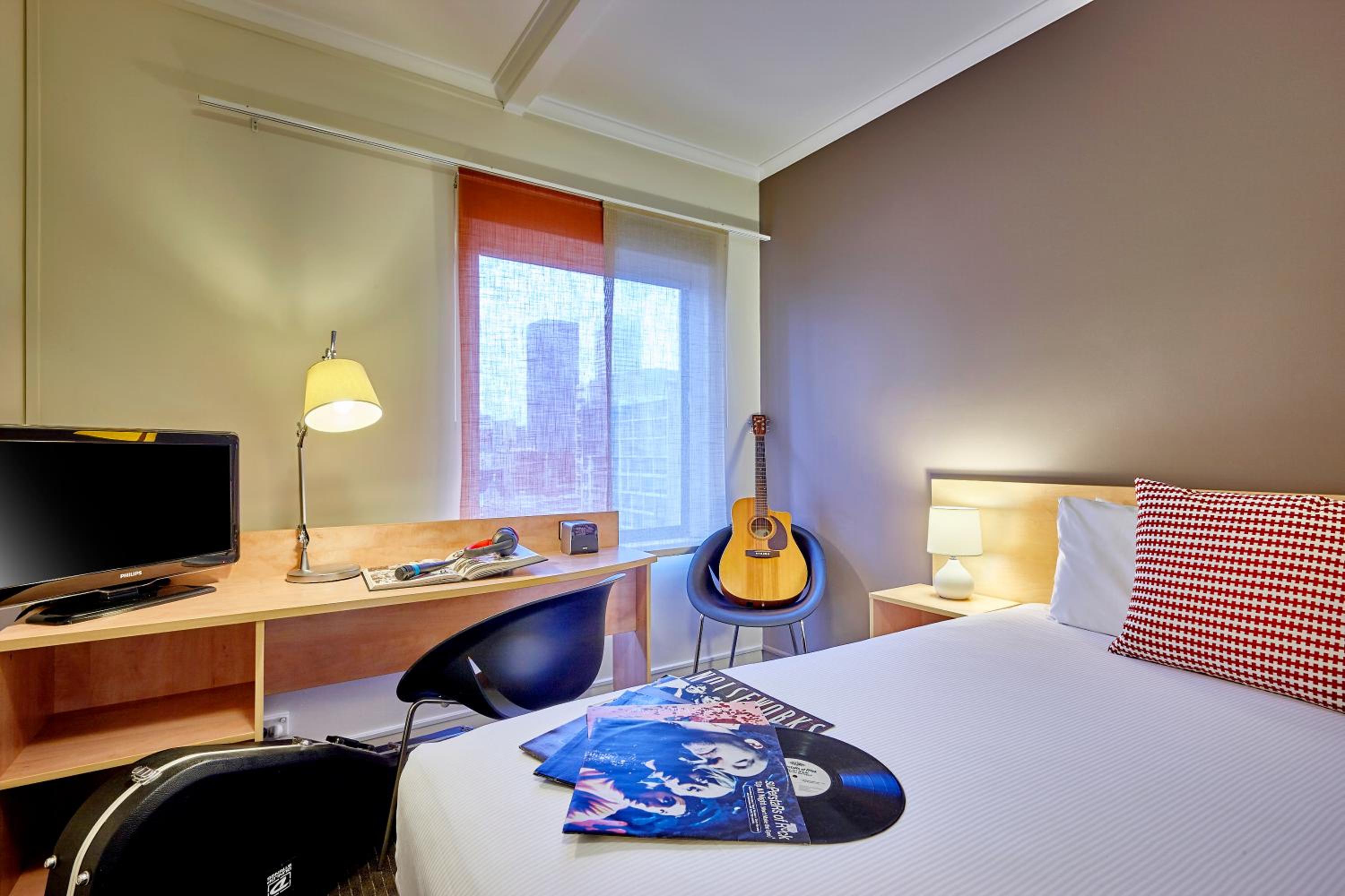 Standard Double Room thumbnail 5