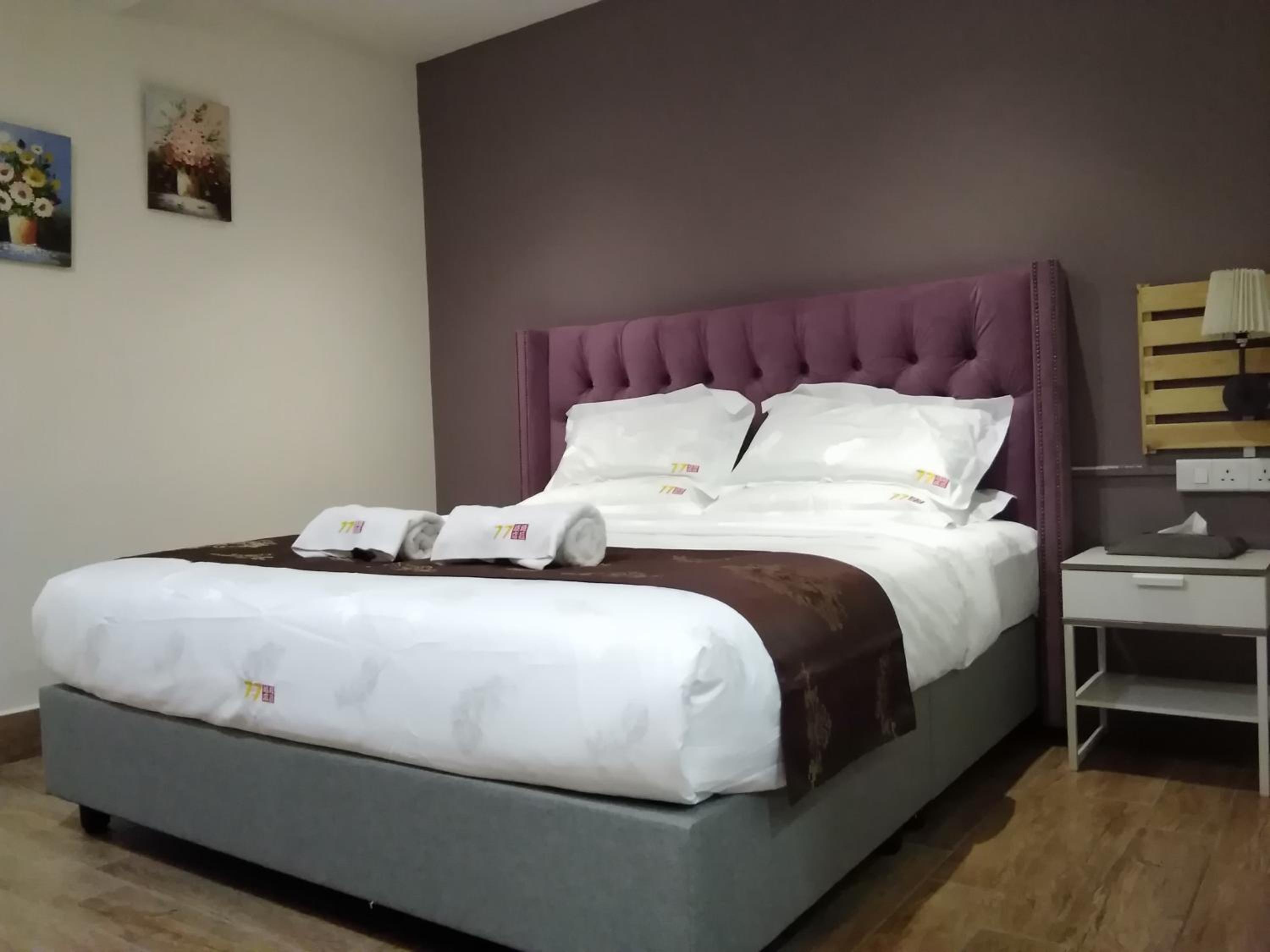 Deluxe King Room (No Window)