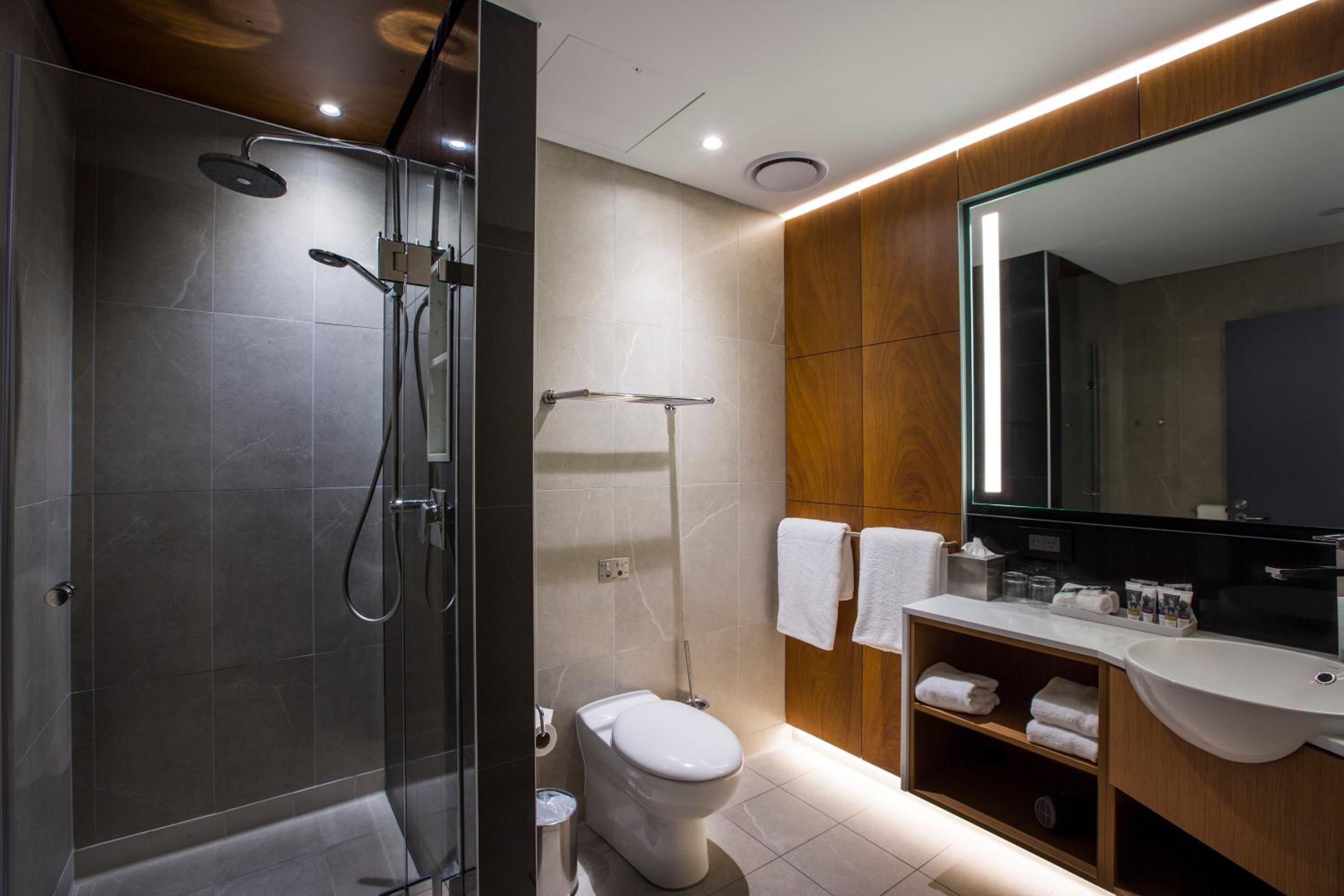 Executive King Suite with Sofa-bed - Photo 3