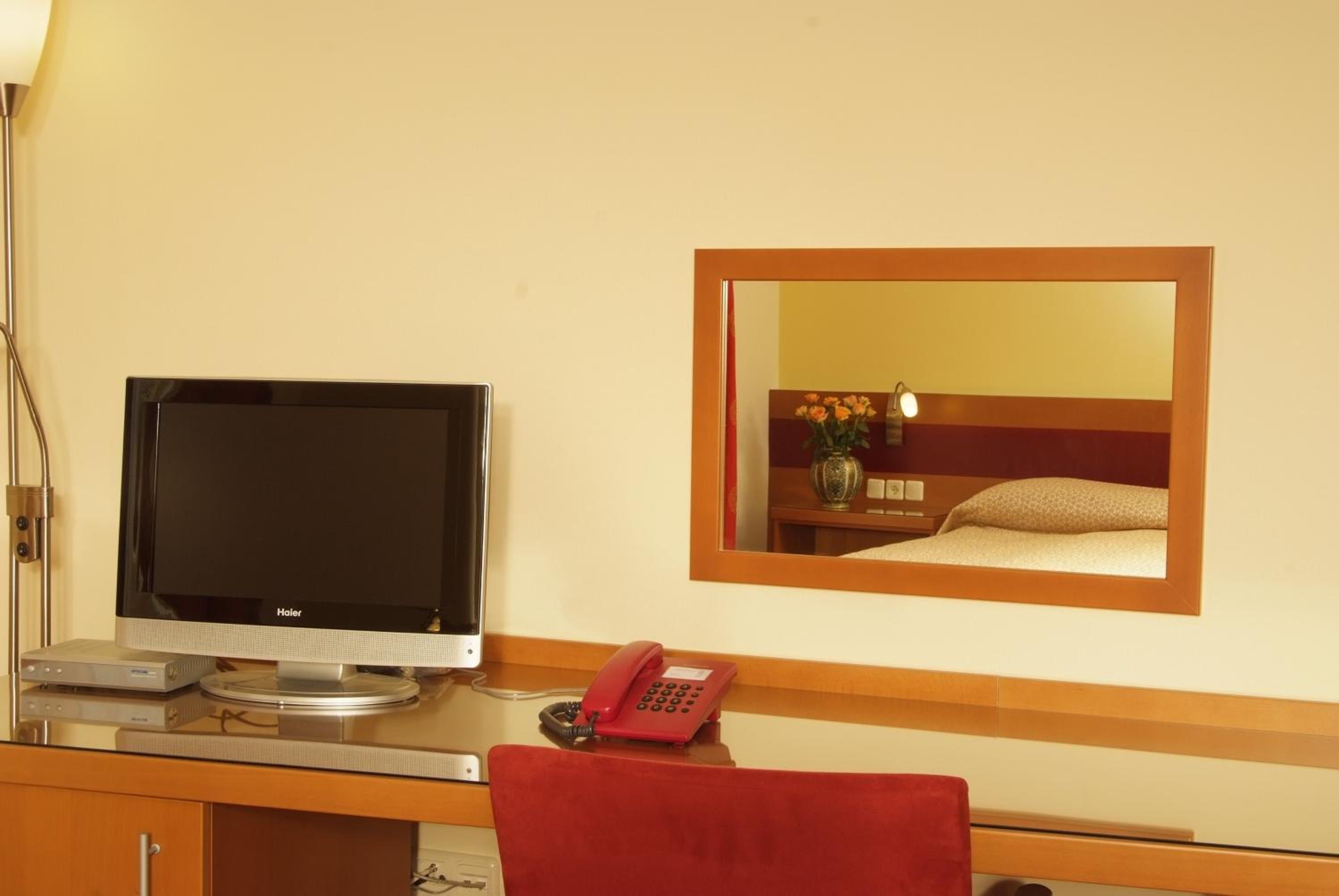 Large Double or Twin Room with Balcony photo 3