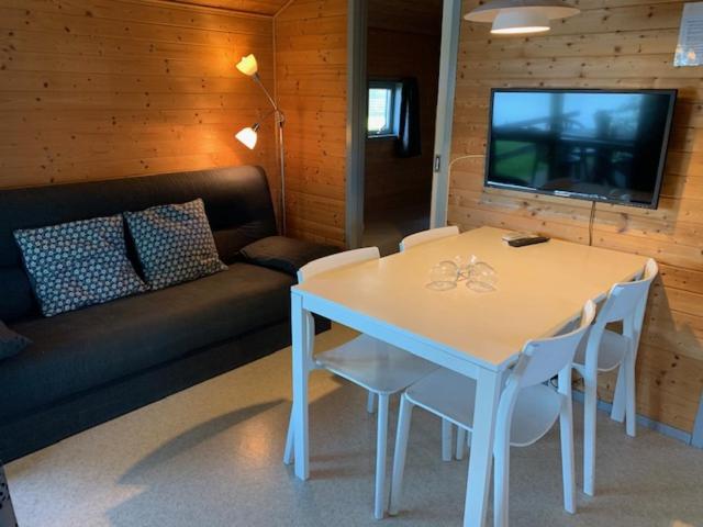 Standard Cottage (5 Adults) with Private Bathroom - Photo 1