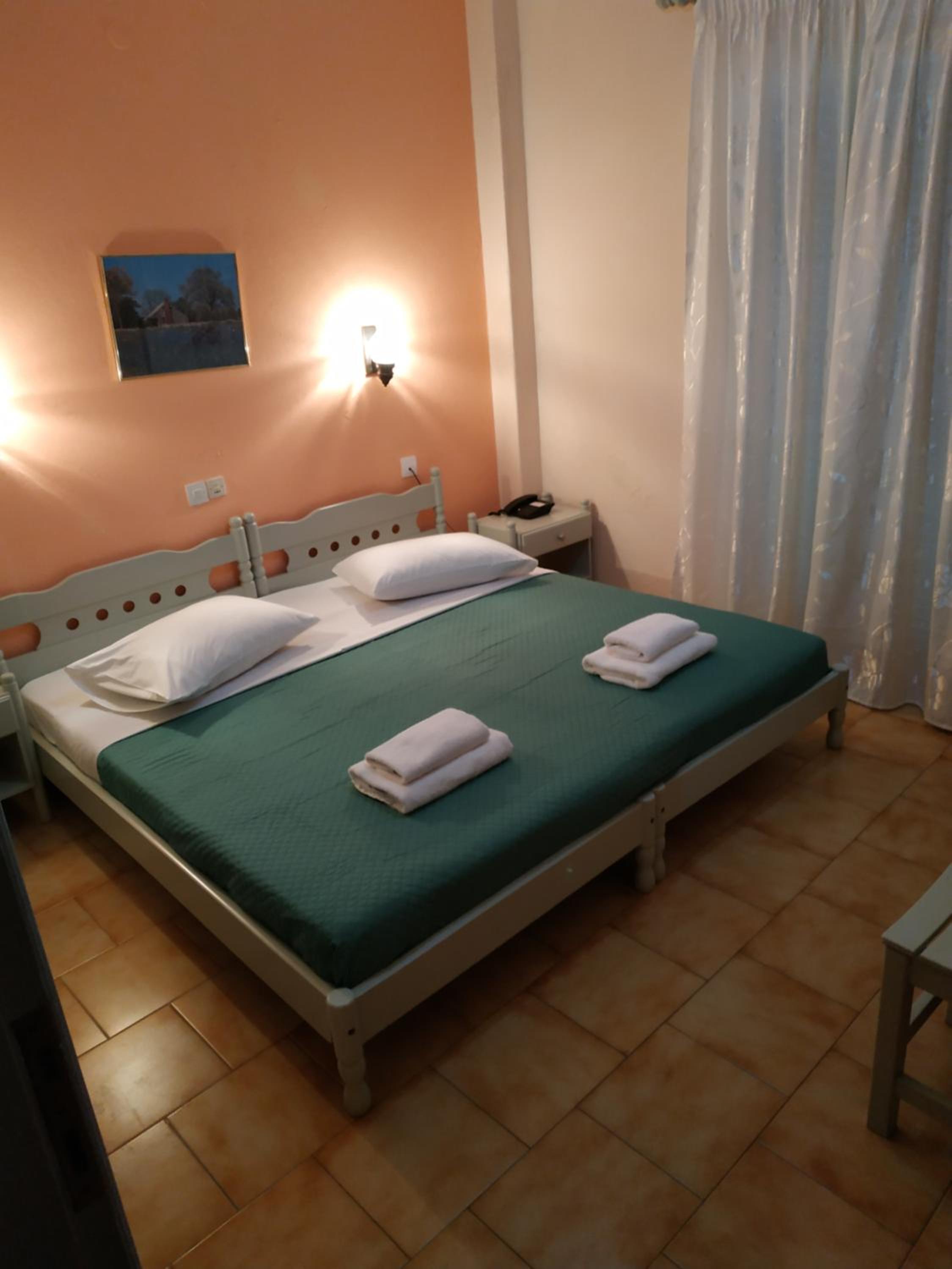 Economy Twin Room with City View photo 1