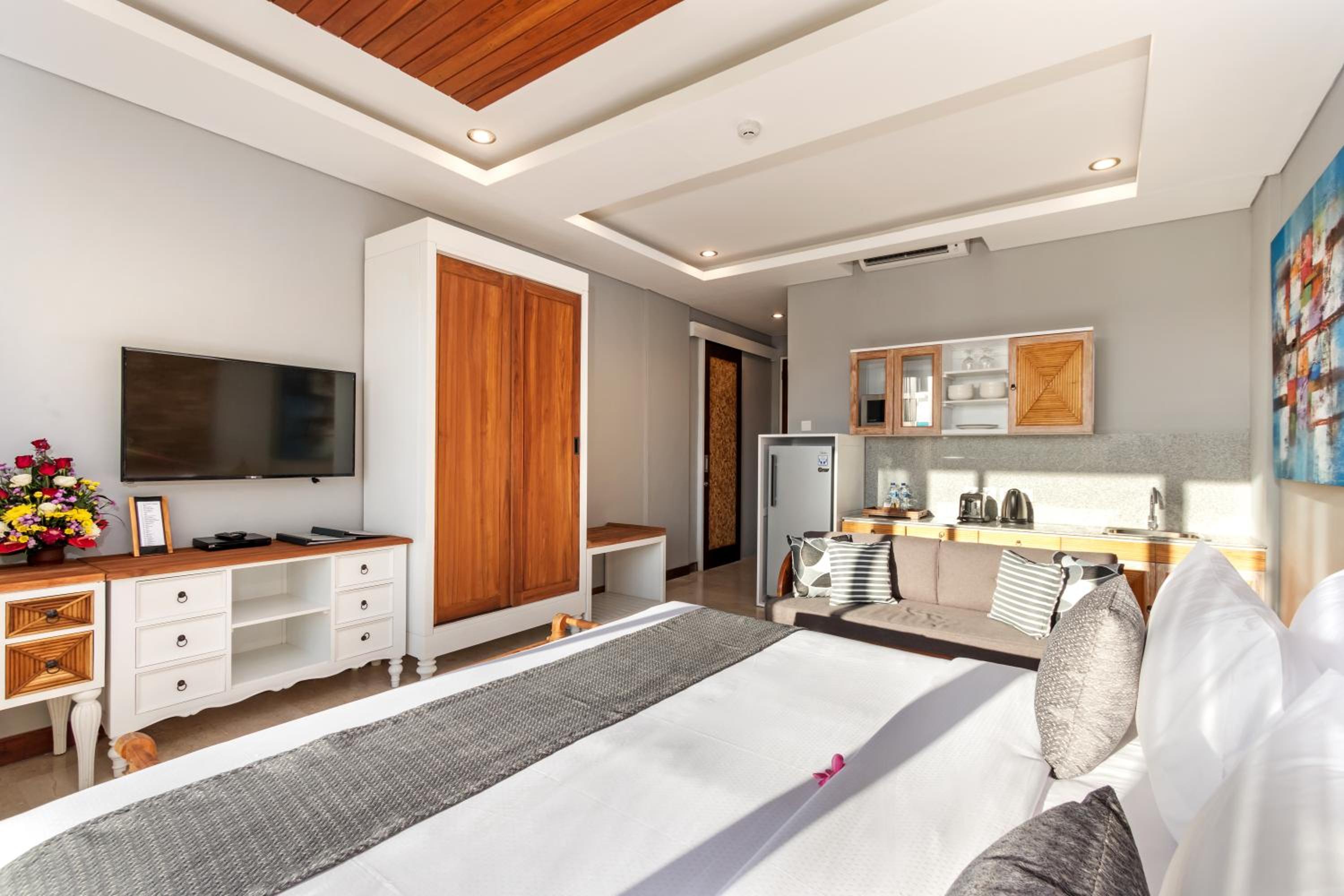 Deluxe Family Room with Free Benefits photo 1