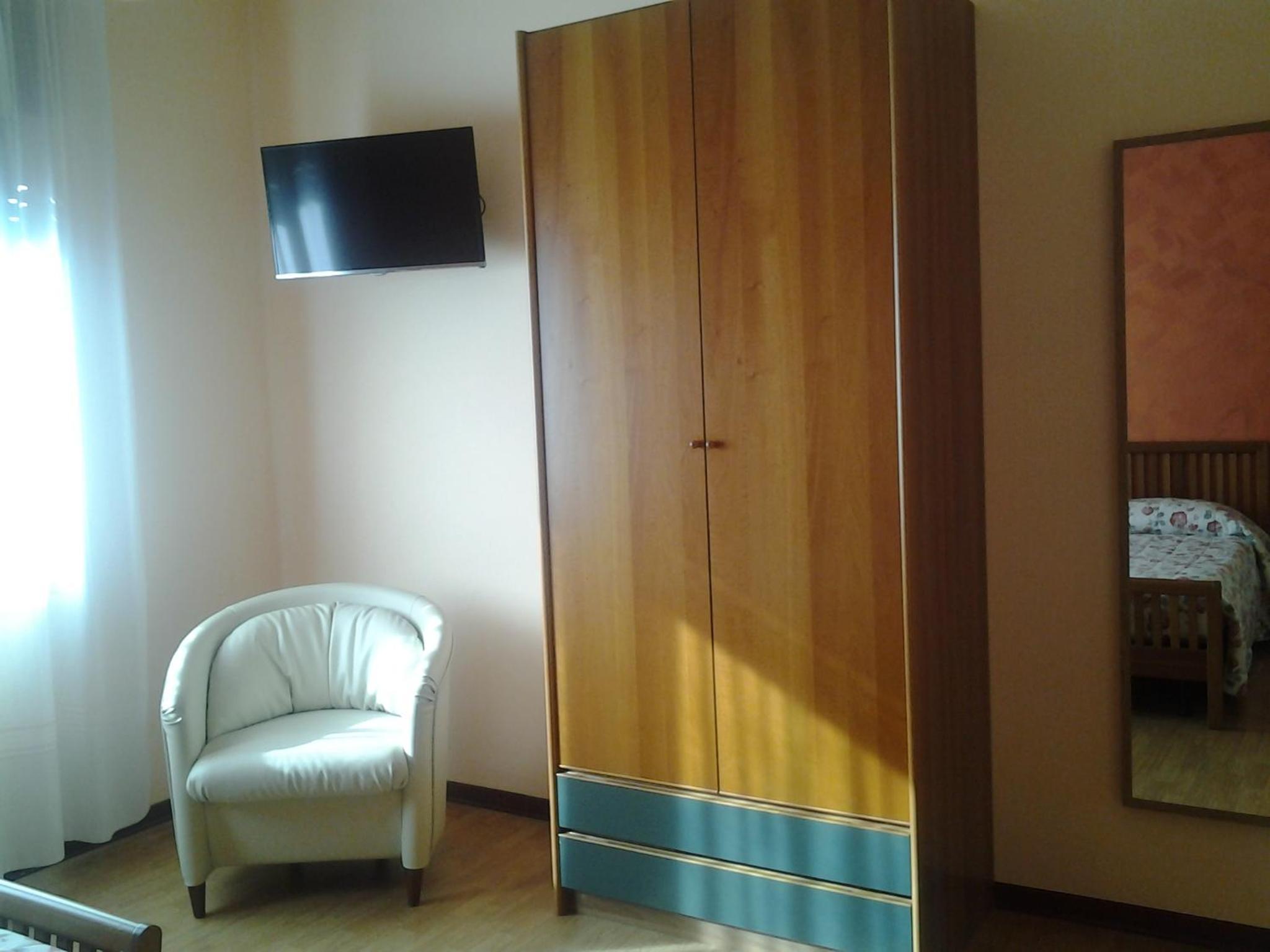 Twin Room With Private External Bathroom photo 3