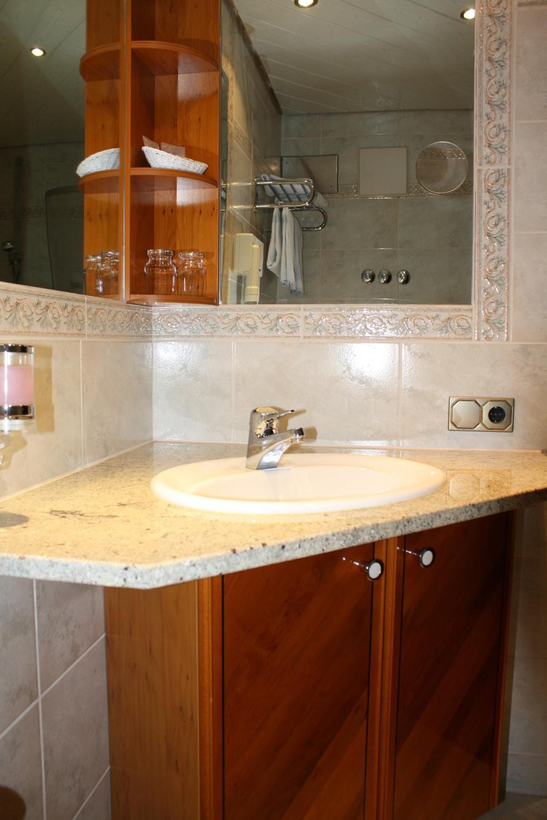 Comfort Double Room with Balcony - Photo 7