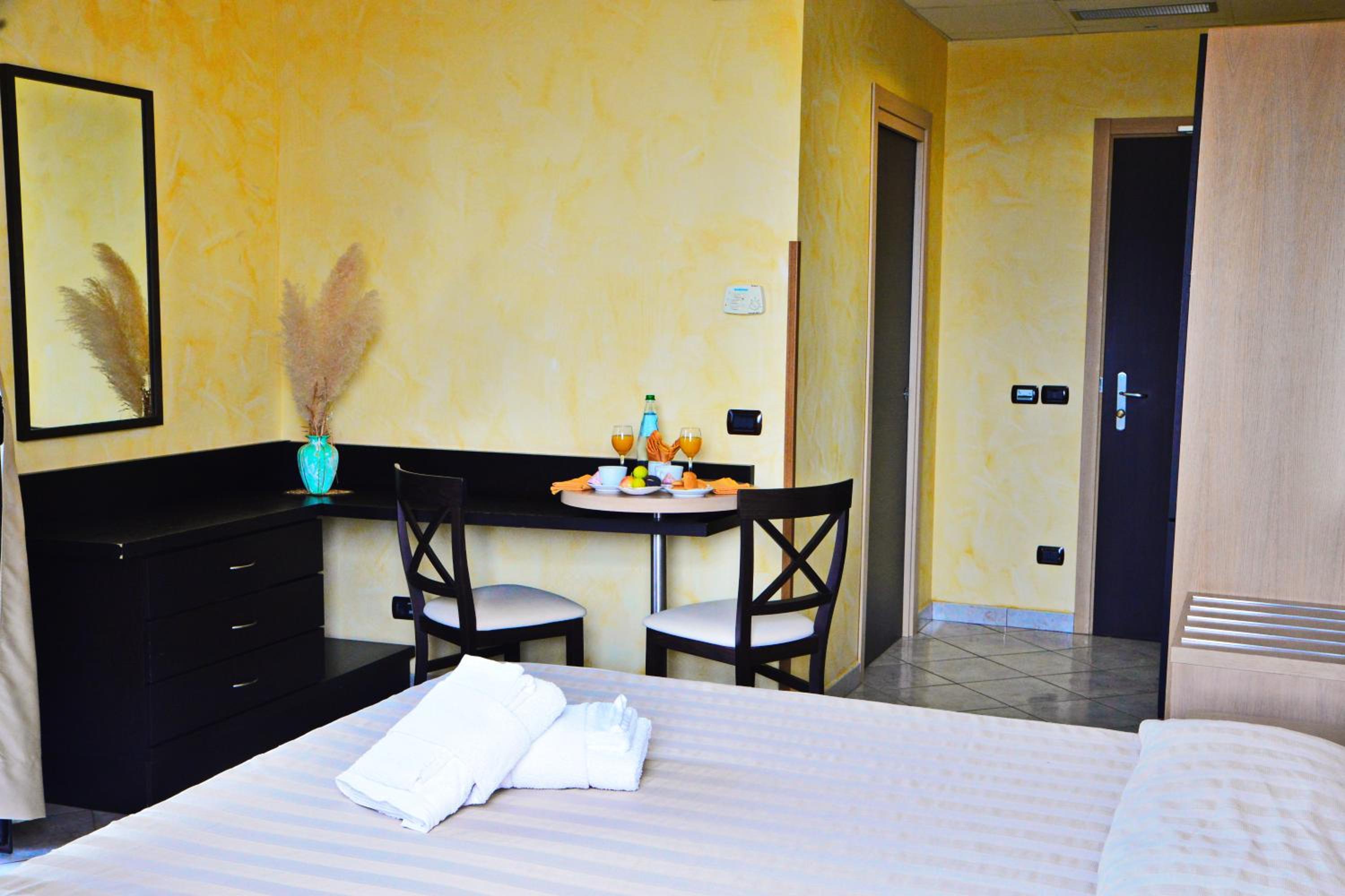 Double or Twin Room - Photo 4