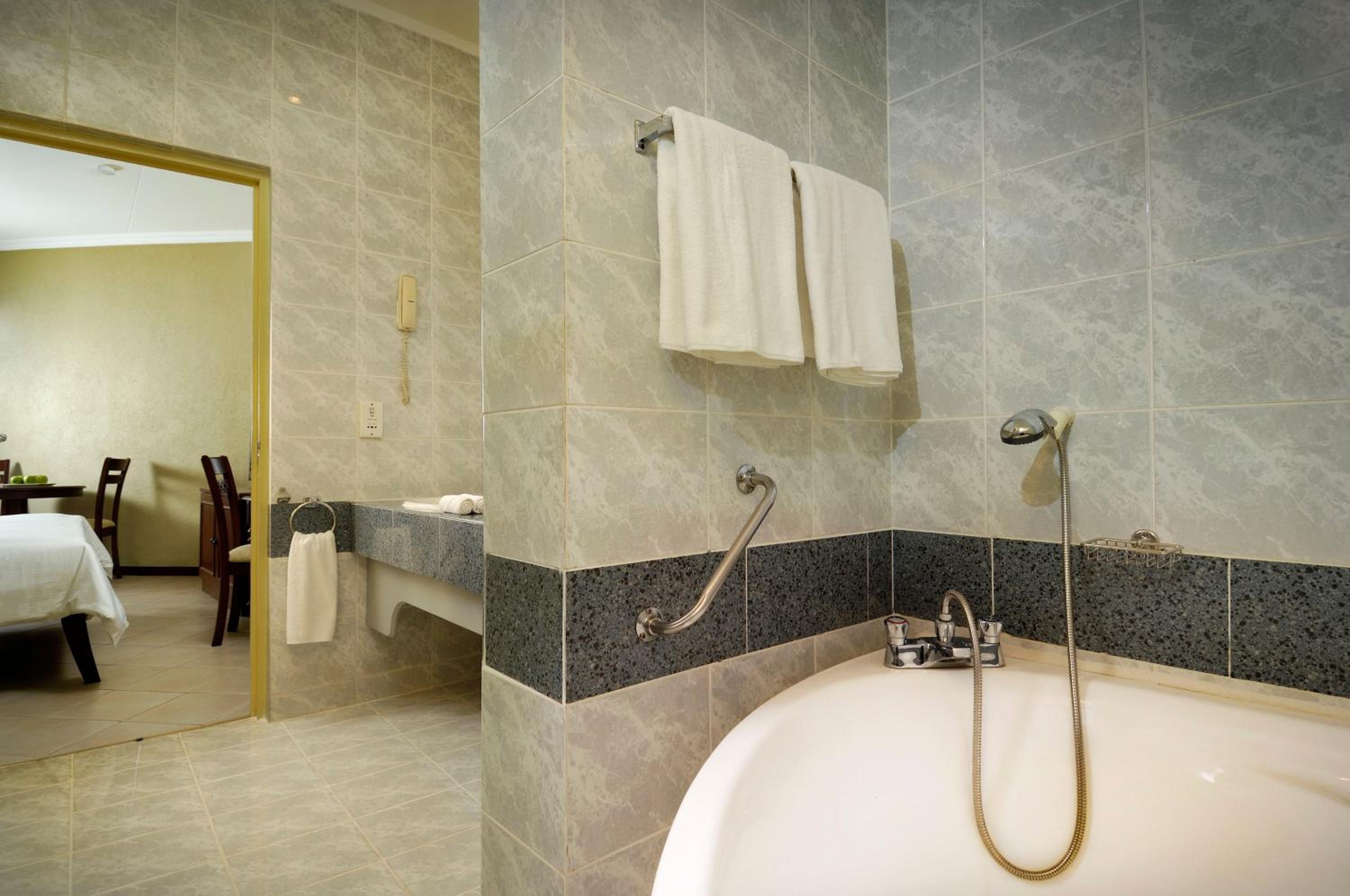 Standard Double or Twin Room - Photo 2