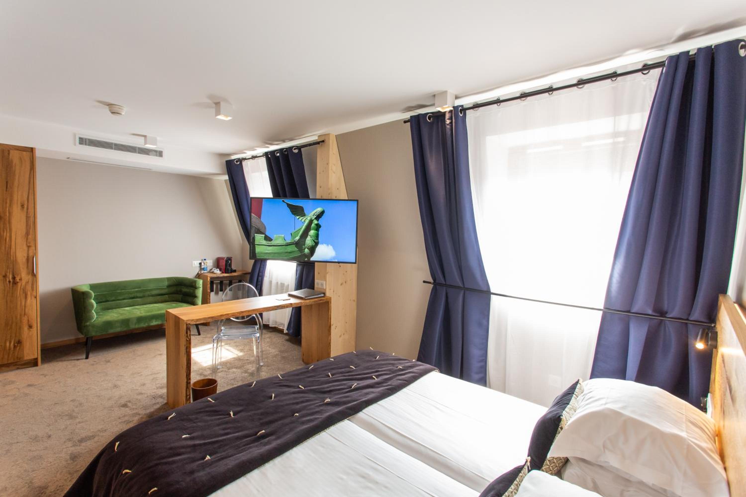 Deluxe Room - Photo 14