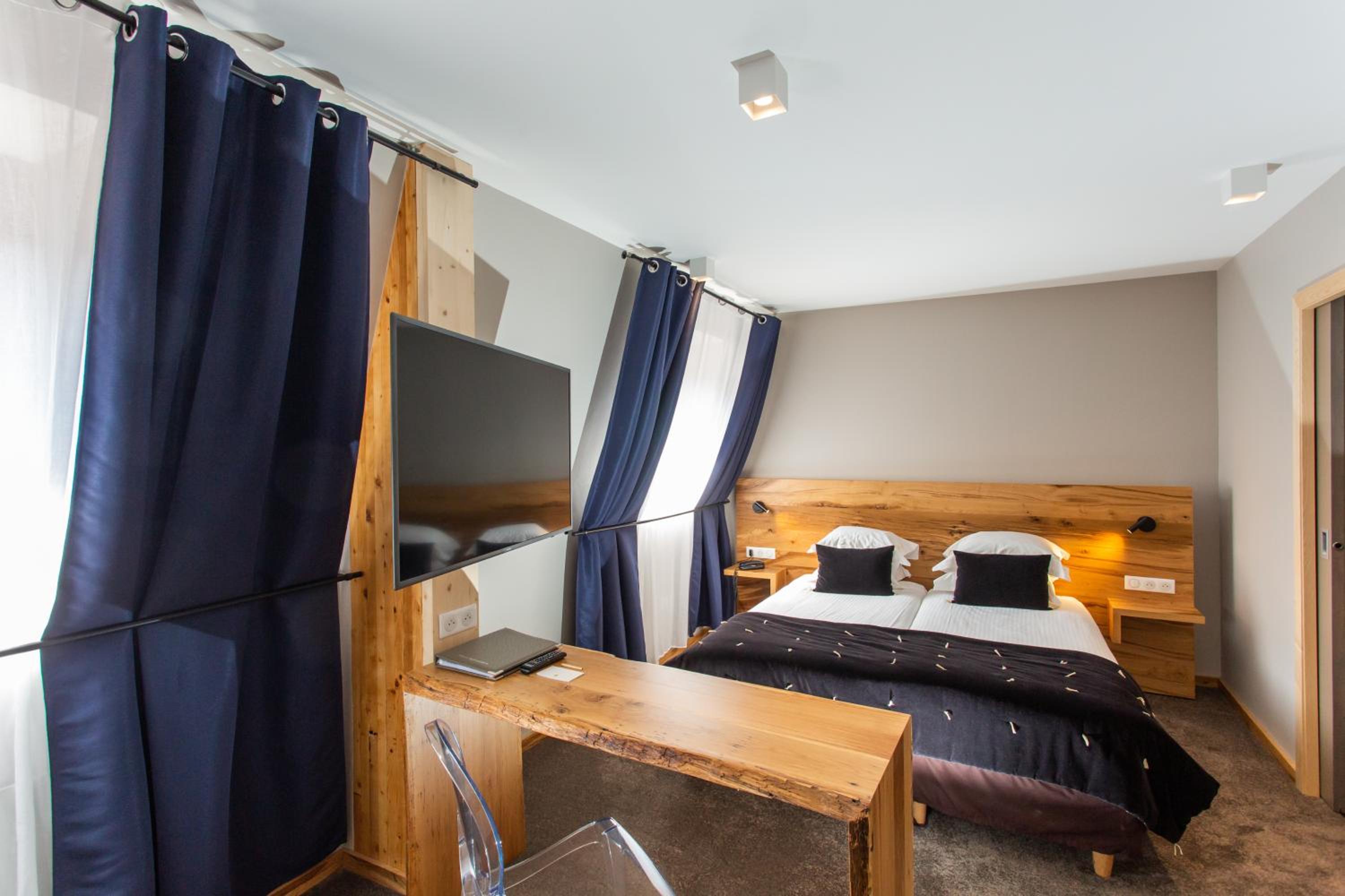 Deluxe Room - Photo 13